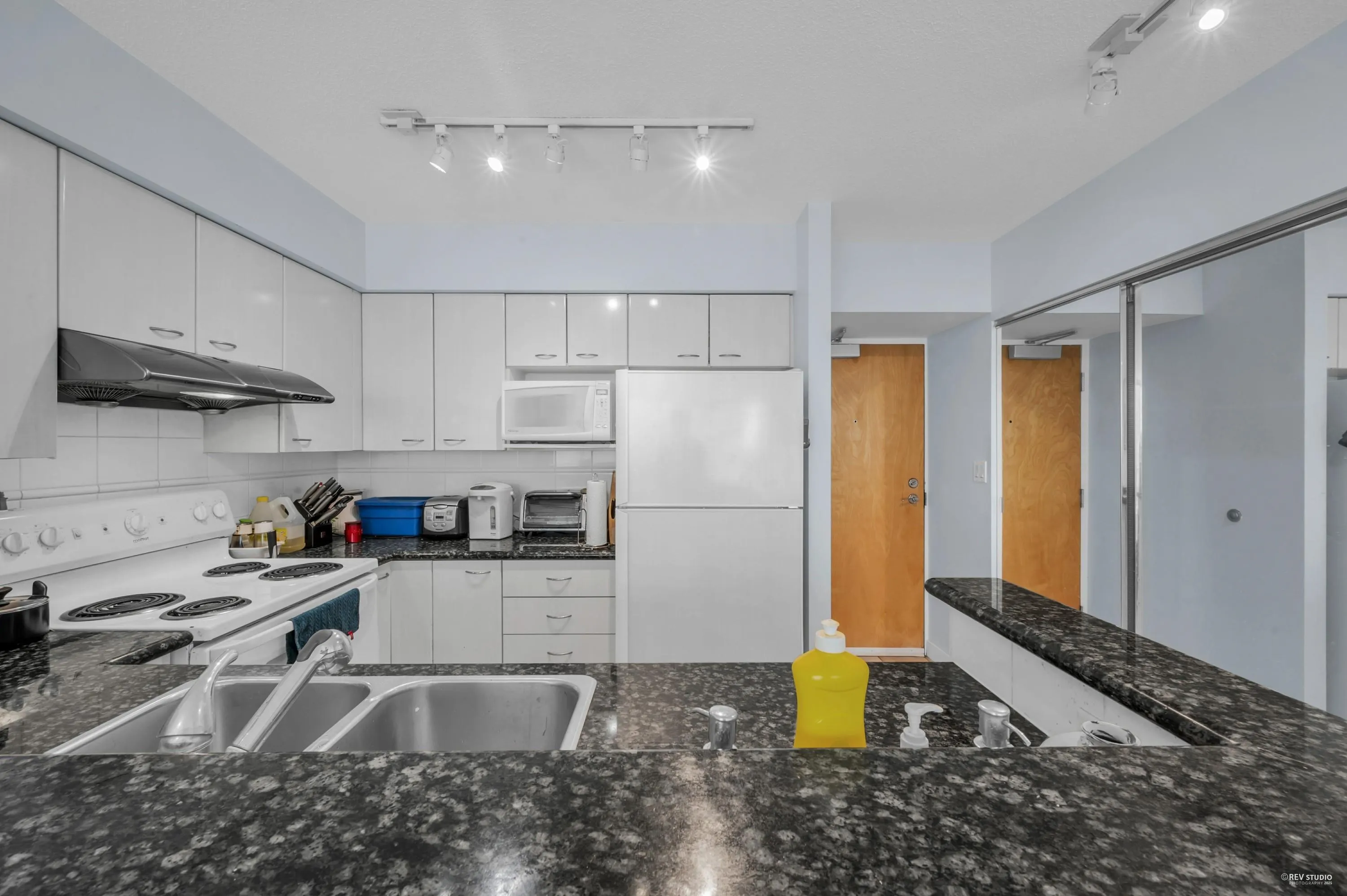 1801 6088 Willingdon Avenue