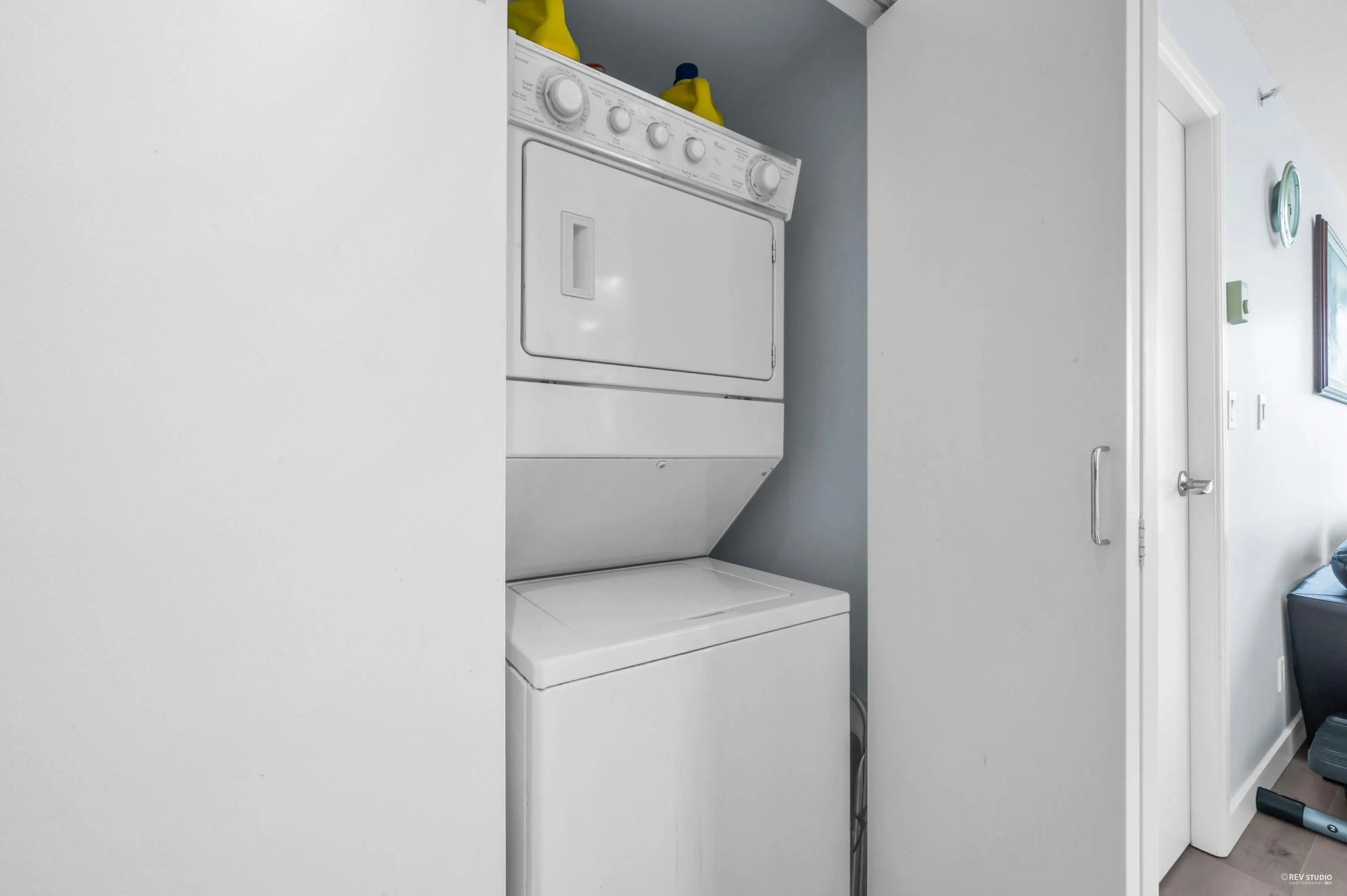 1801 6088 Willingdon Avenue