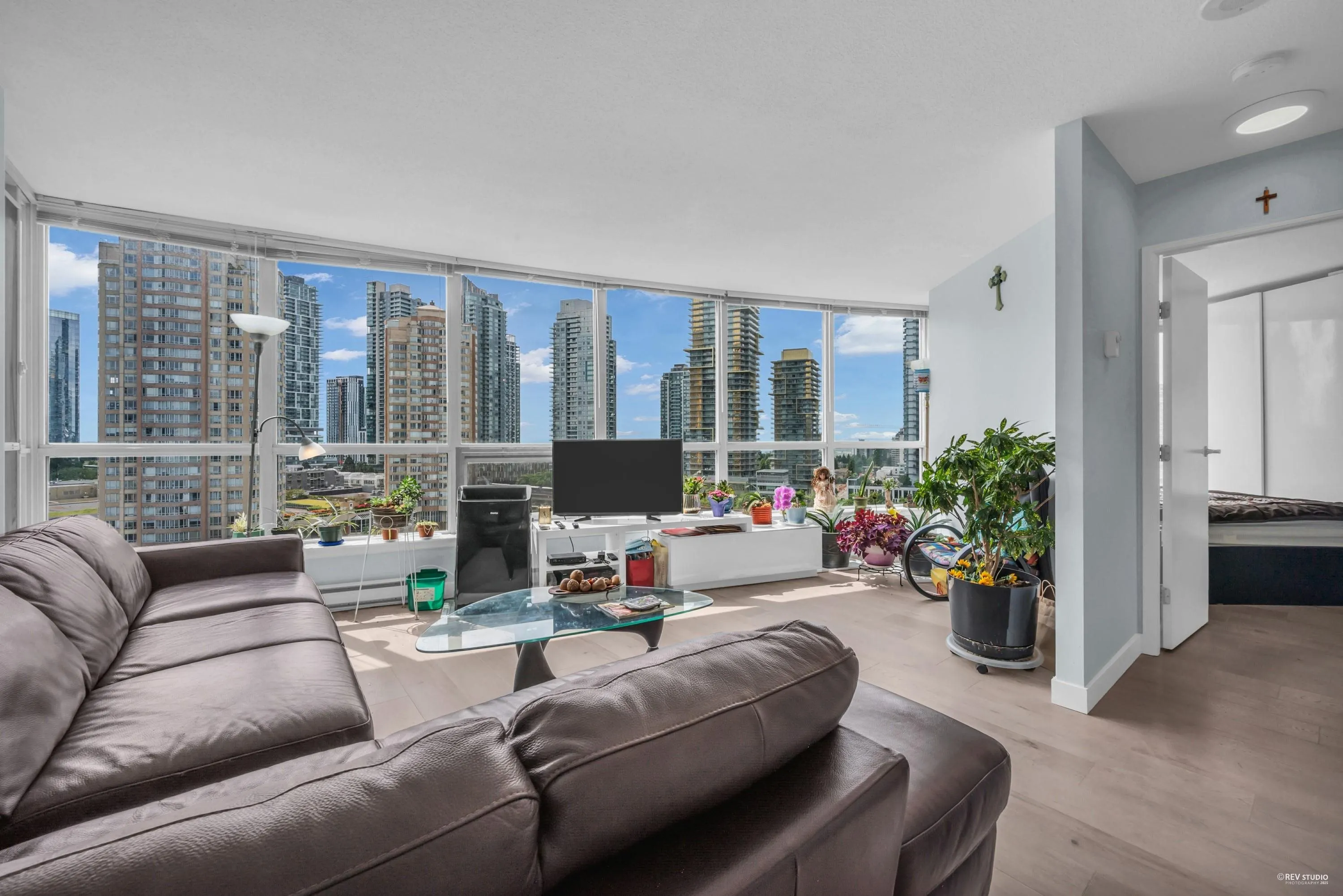 1801 6088 Willingdon Avenue