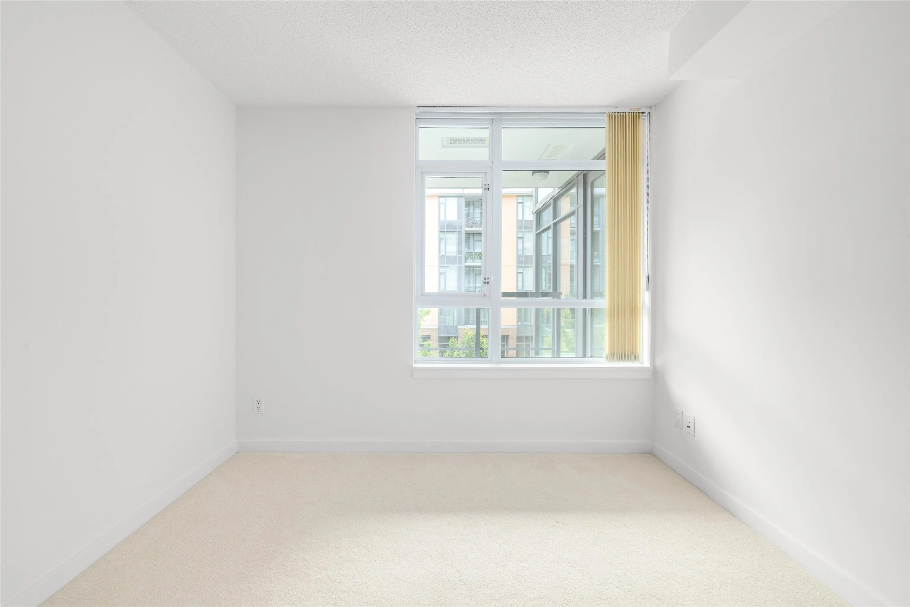 571 2080 W Broadway