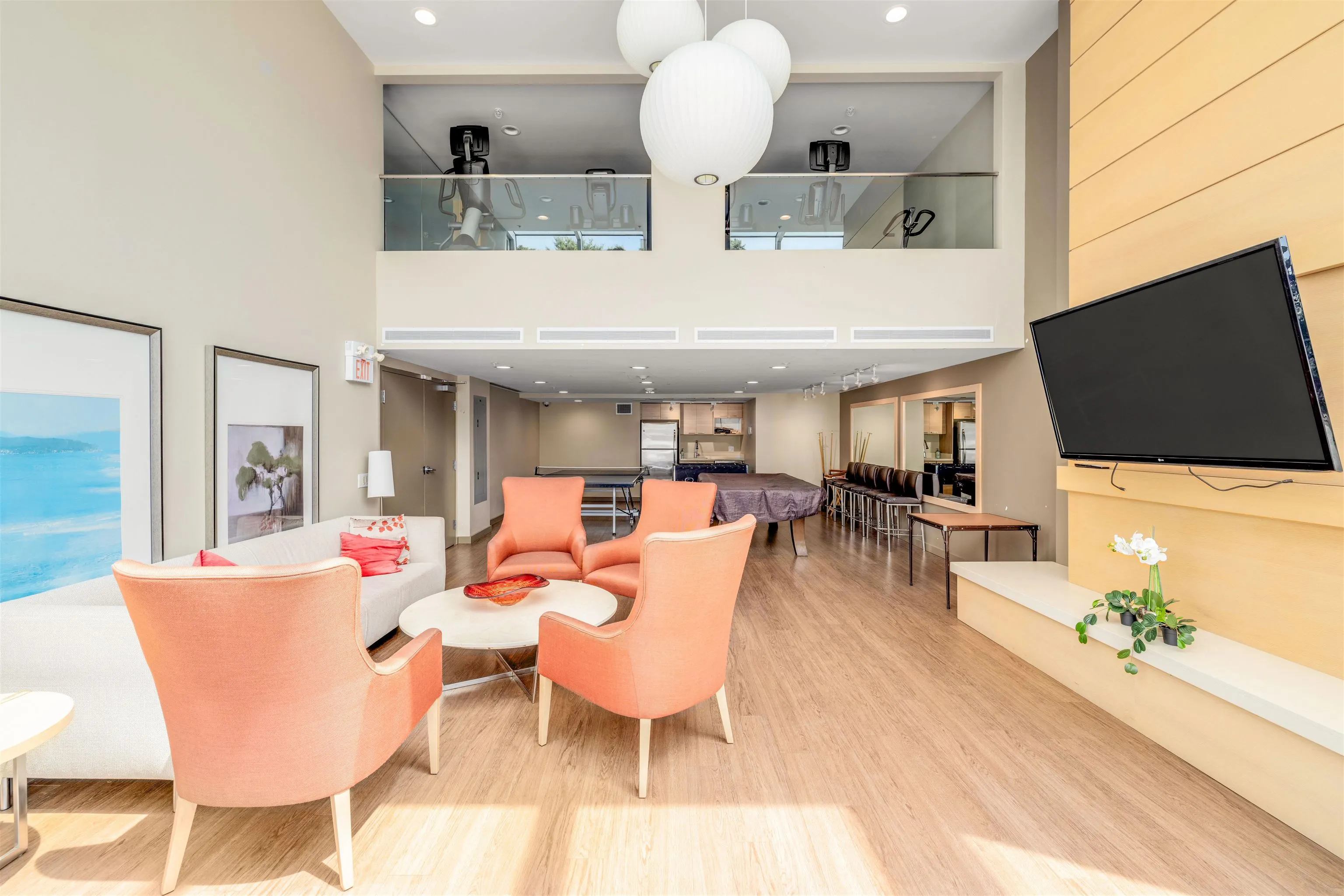 571 2080 W Broadway