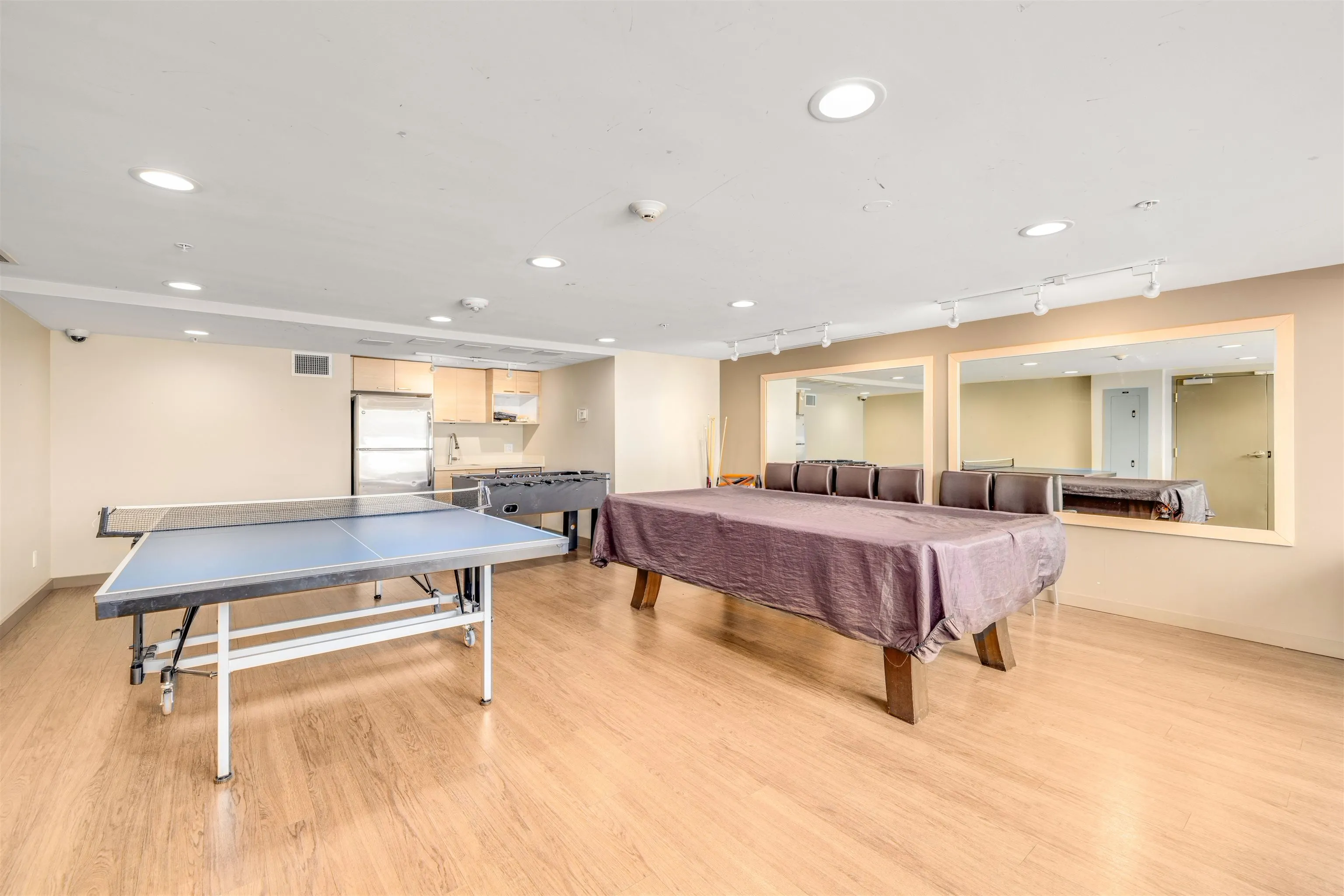 571 2080 W Broadway