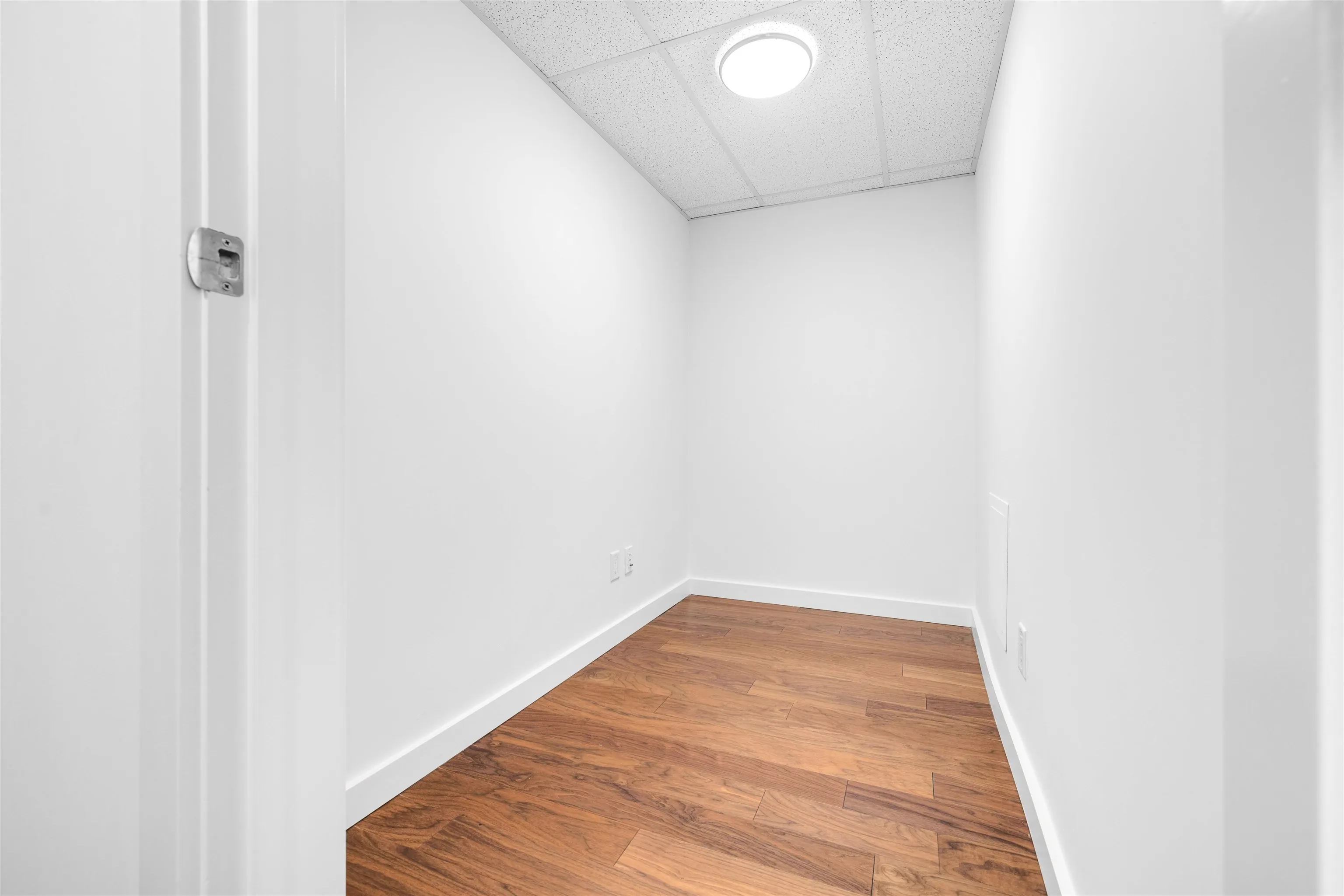 571 2080 W Broadway