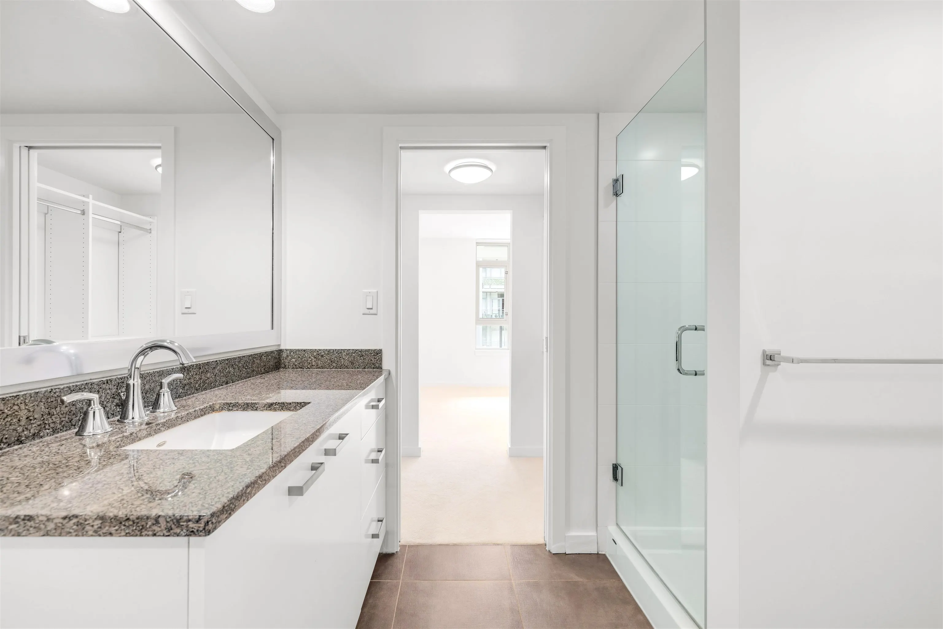 571 2080 W Broadway
