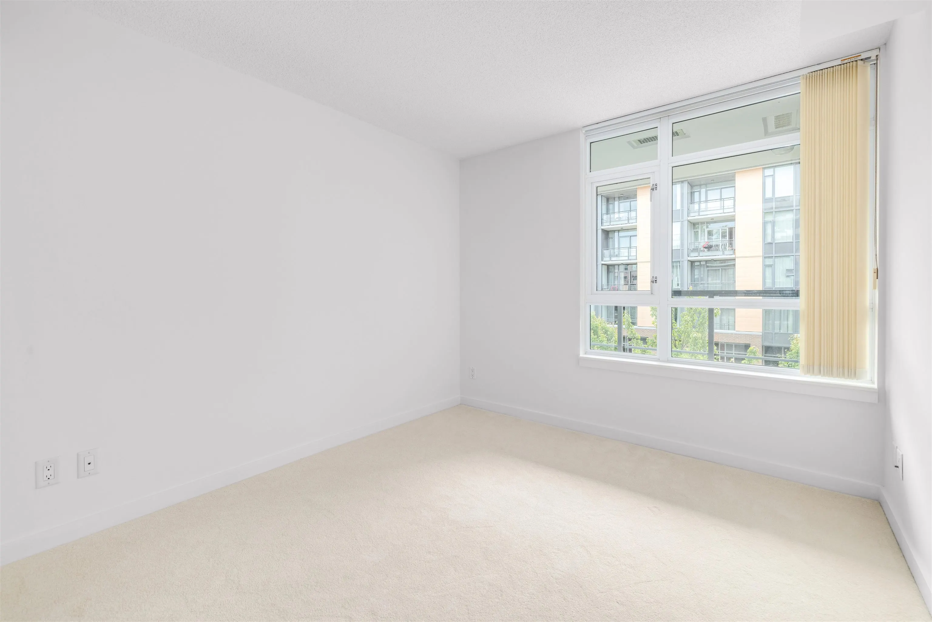 571 2080 W Broadway