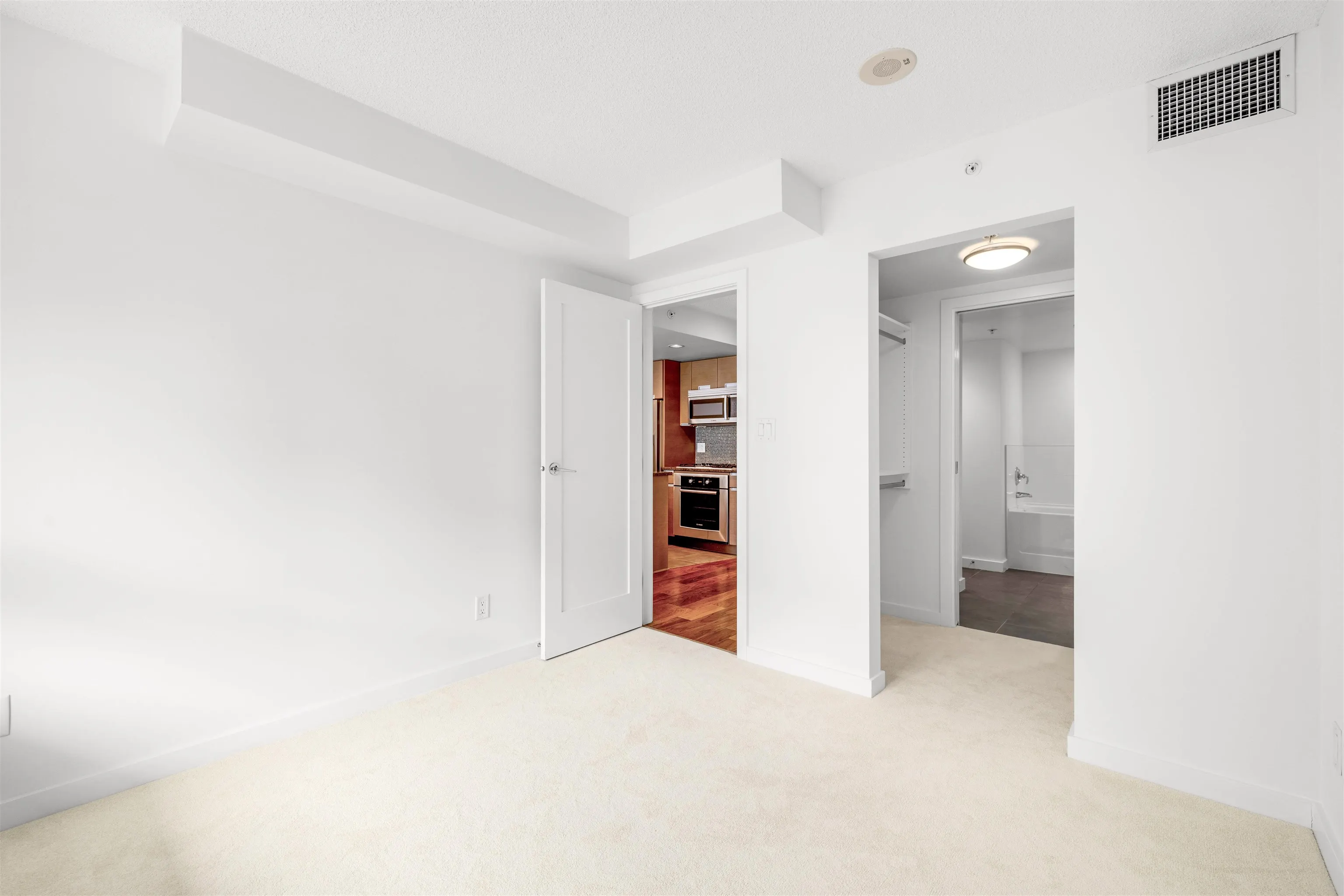 571 2080 W Broadway