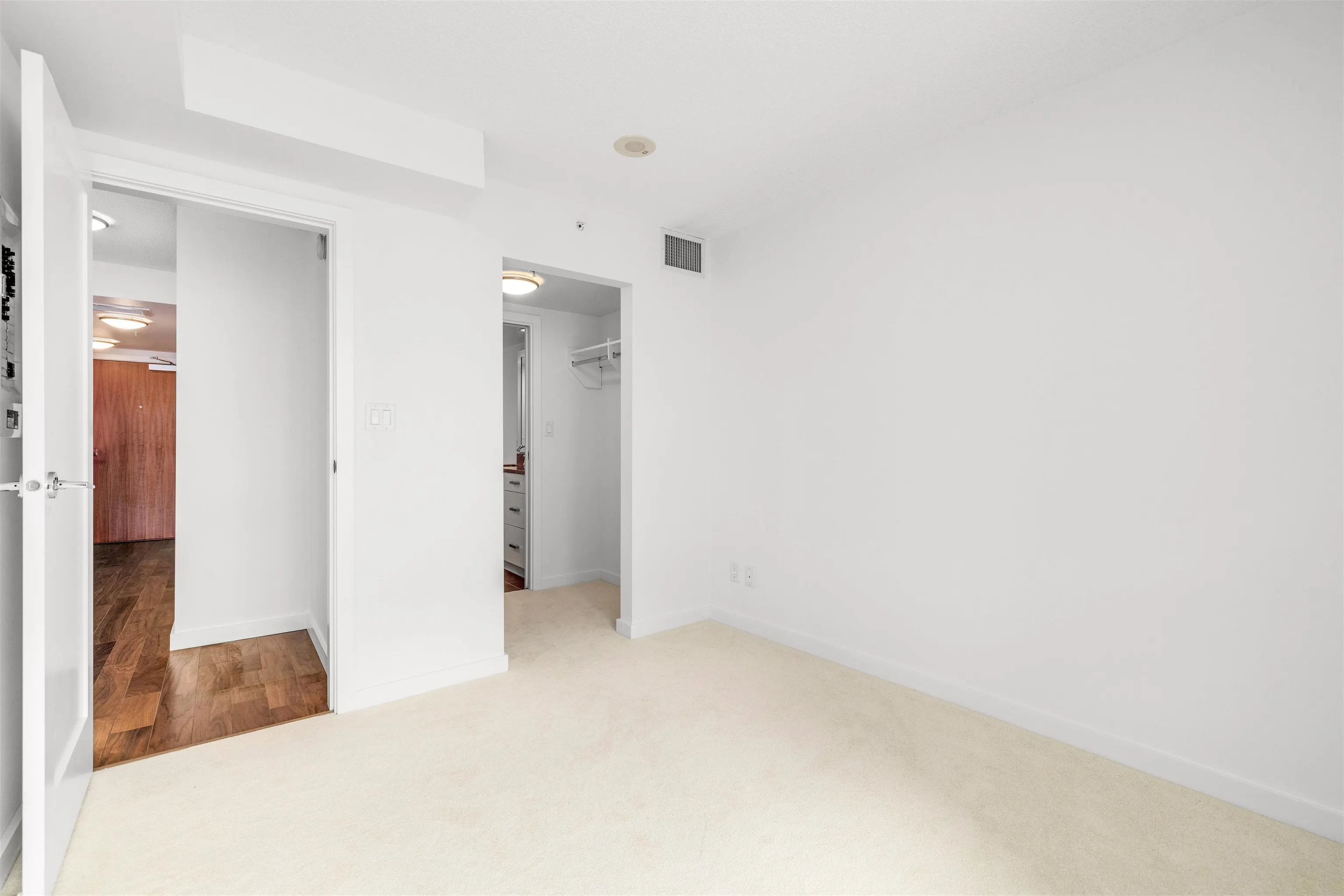 571 2080 W Broadway