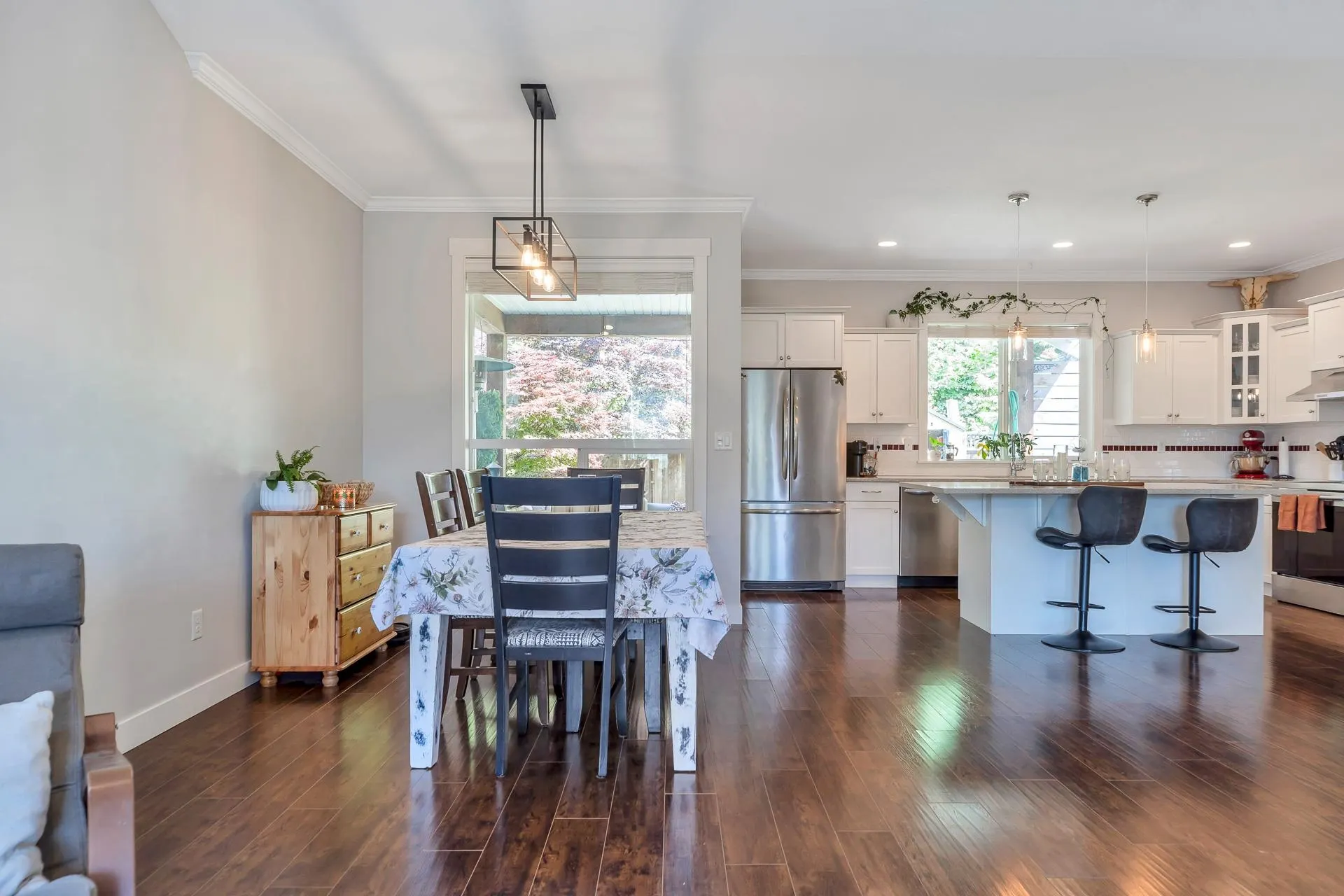 6184 Rexford Drive