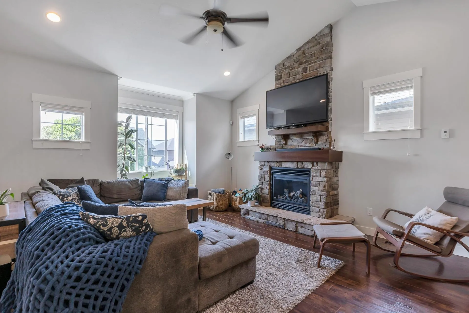 6184 Rexford Drive