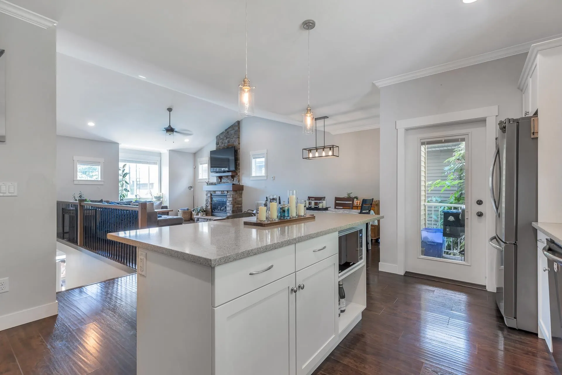 6184 Rexford Drive