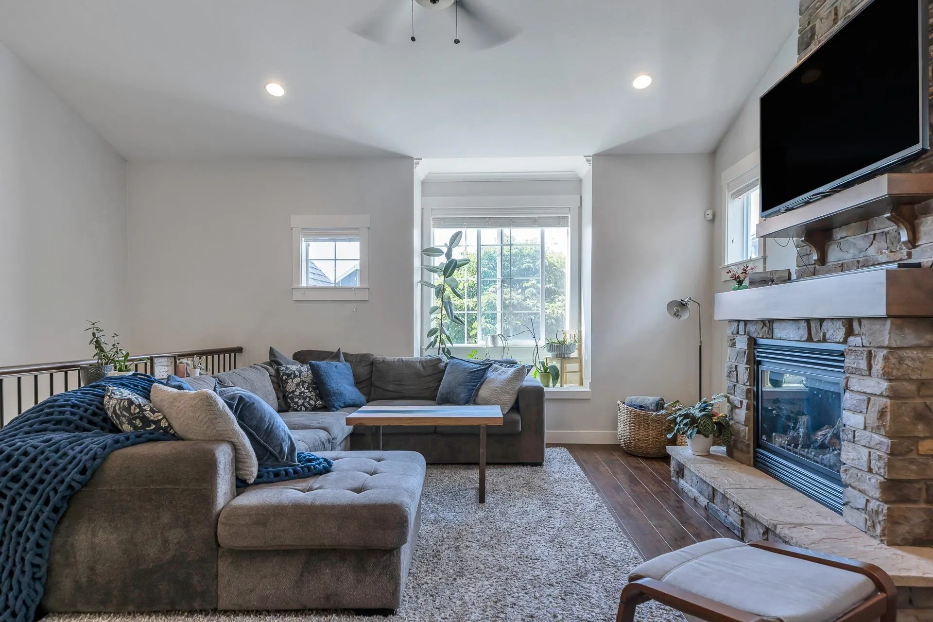 6184 Rexford Drive