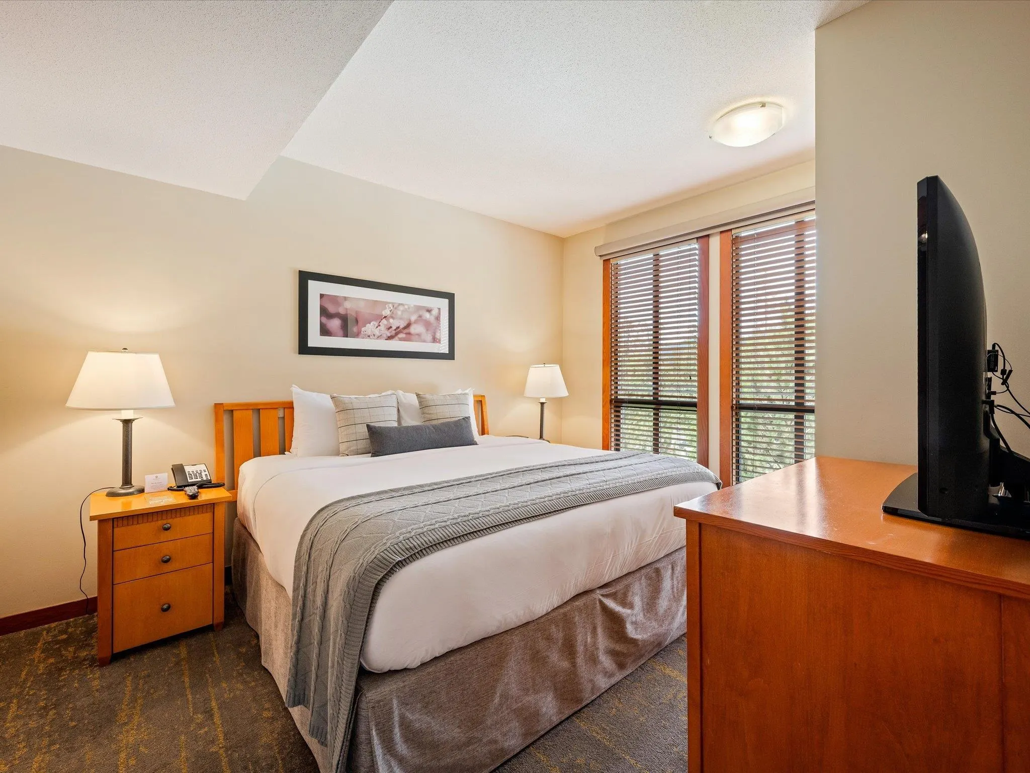 216 4320 Sundial Crescent