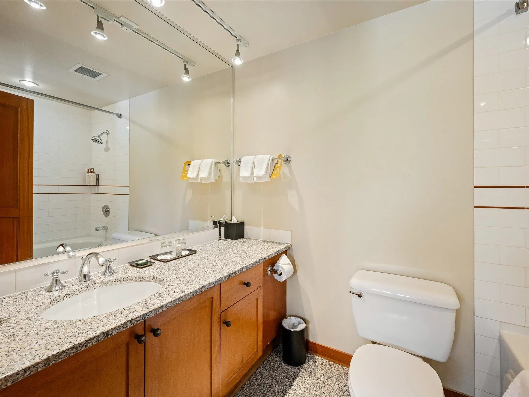 216 4320 Sundial Crescent