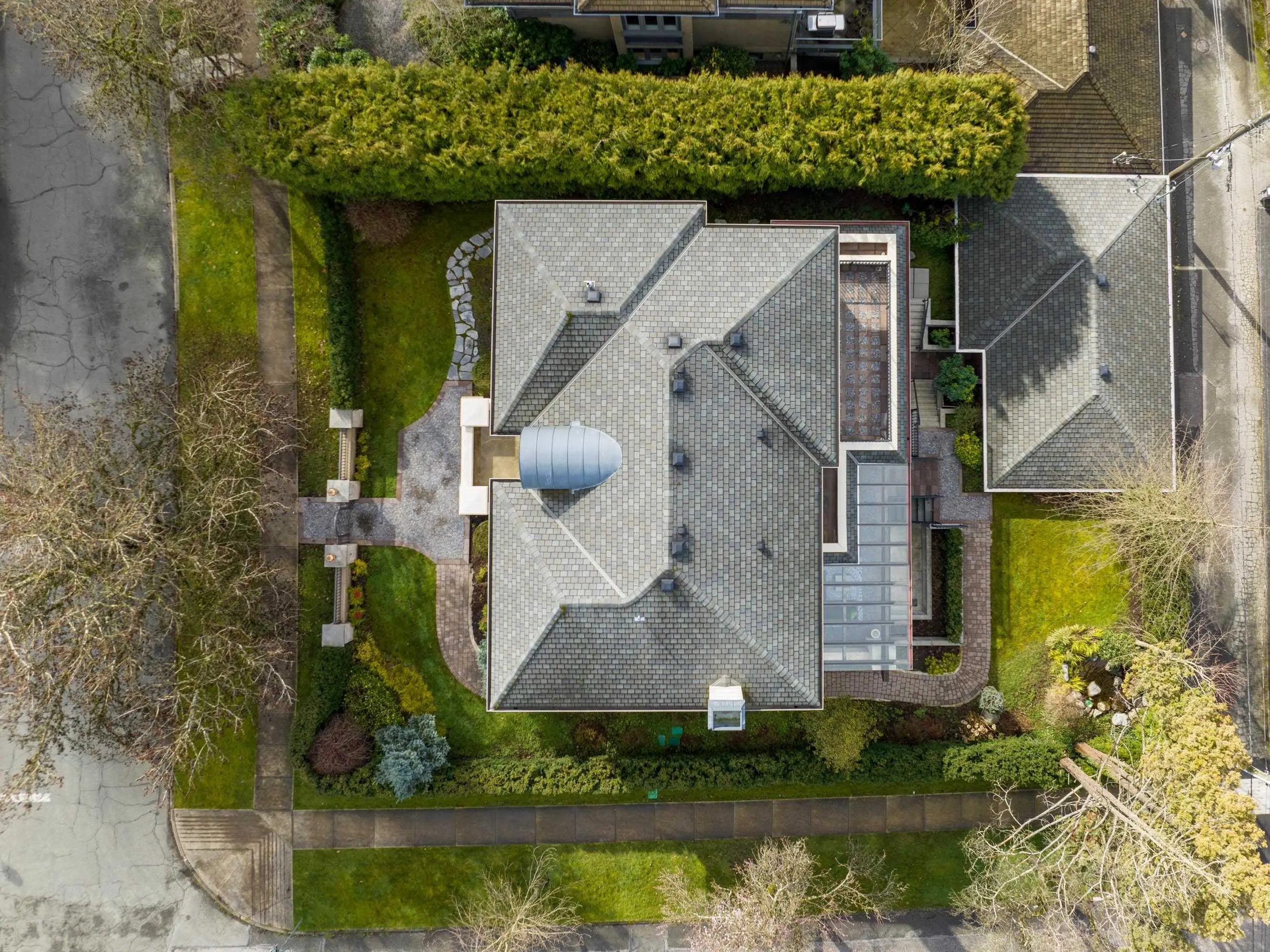 4311 Pine Crescent