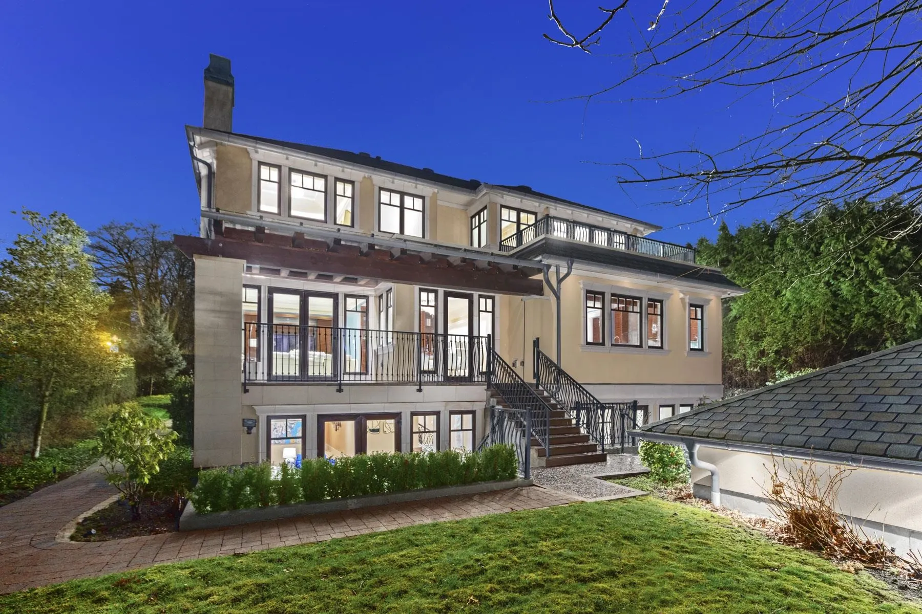 4311 Pine Crescent