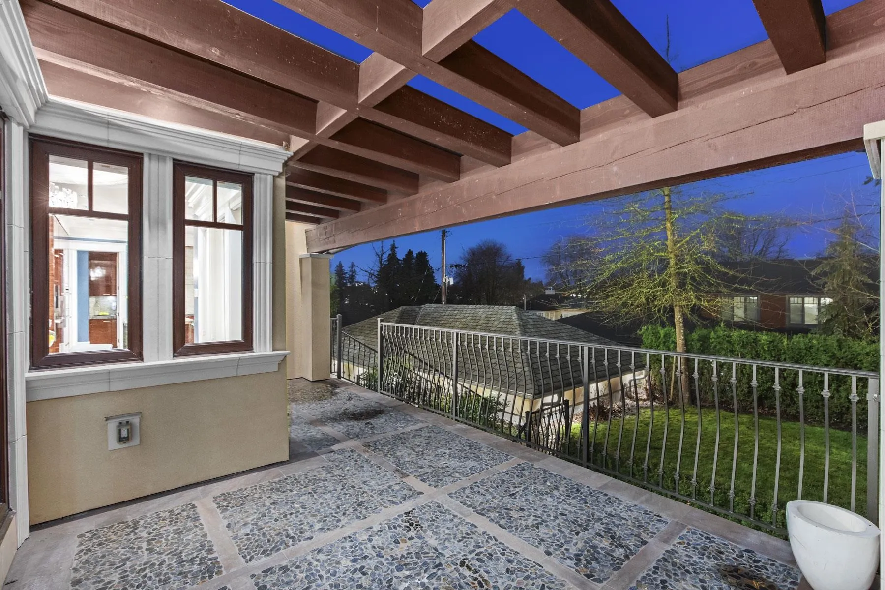 4311 Pine Crescent