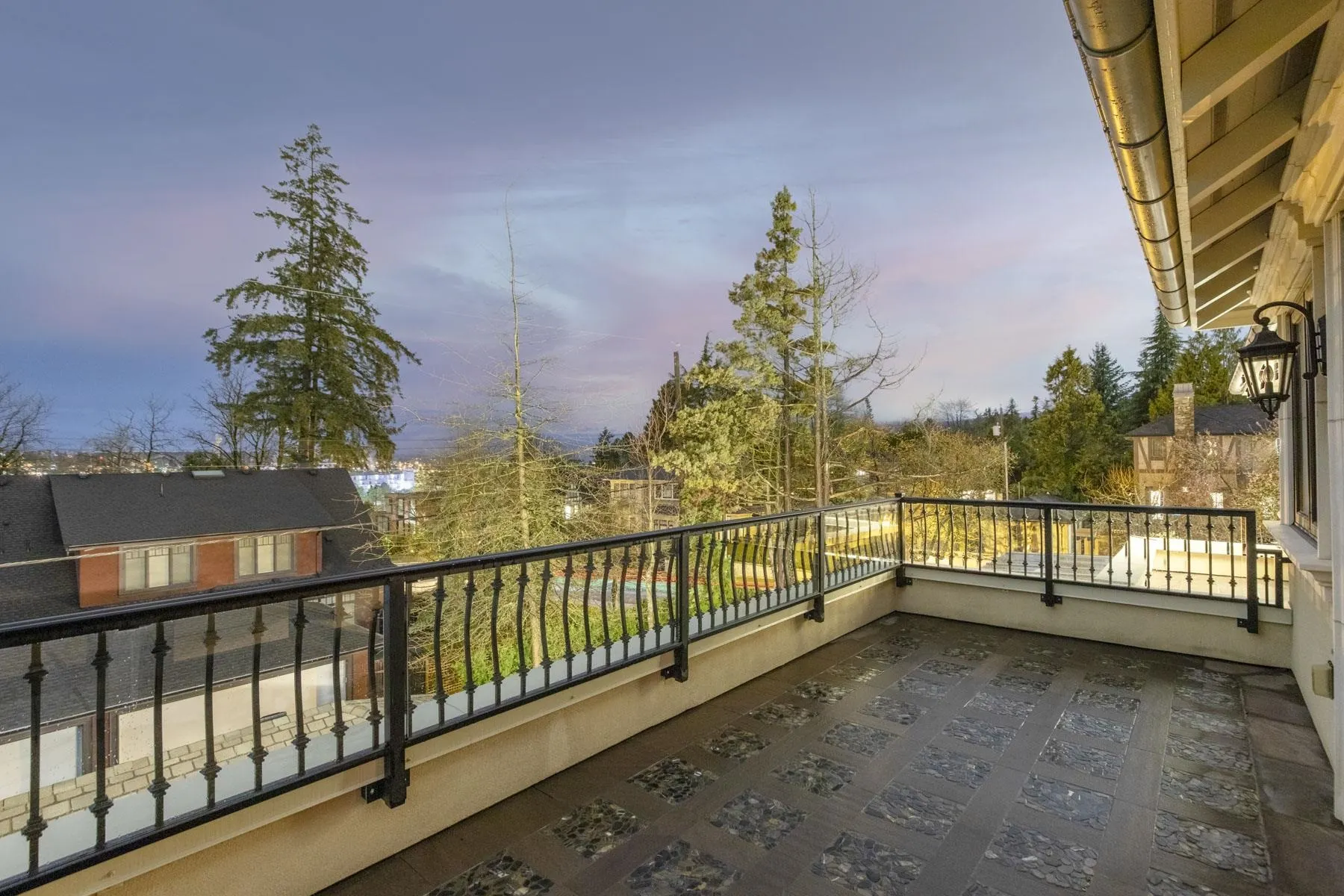 4311 Pine Crescent