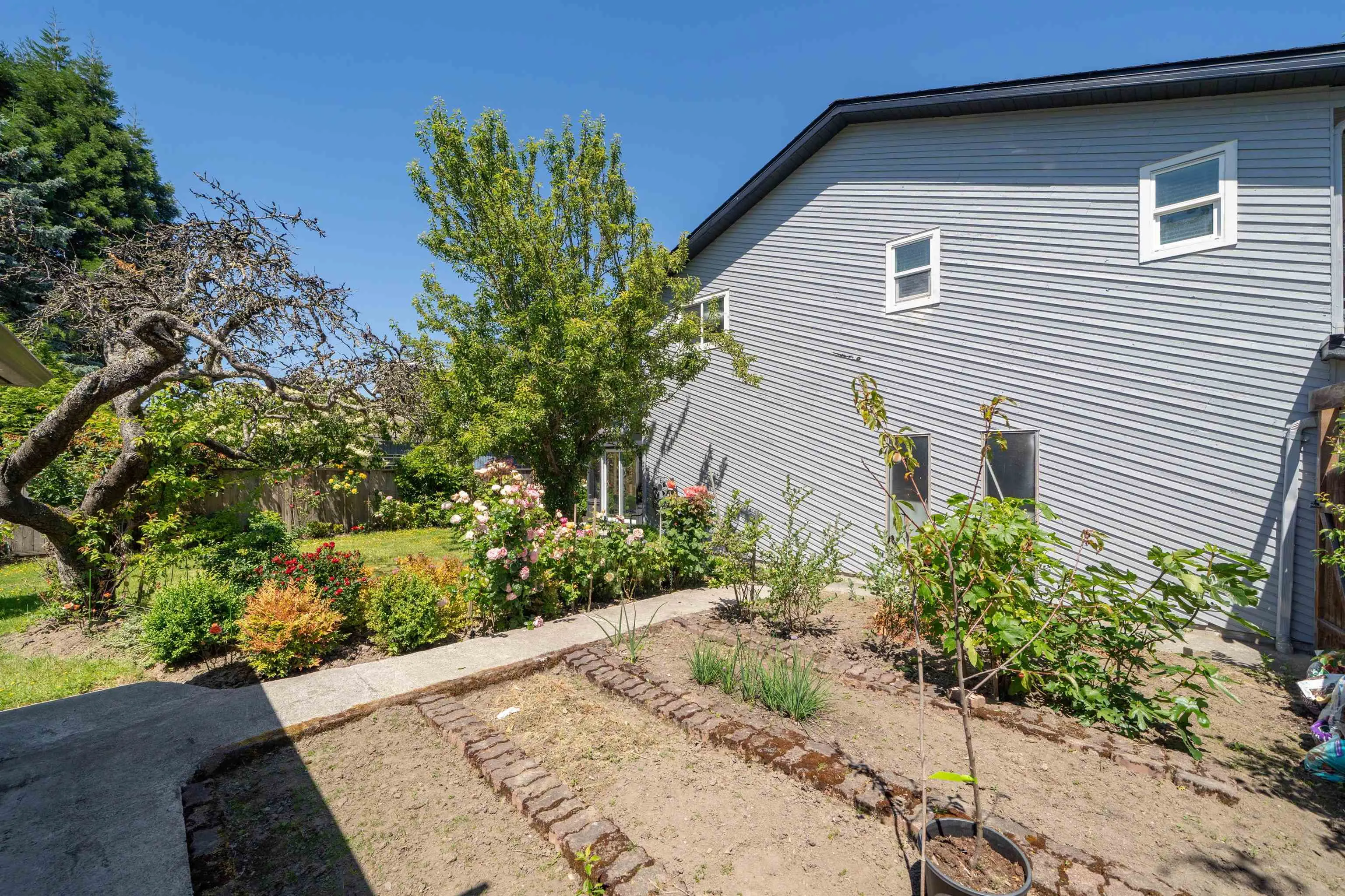 8951 Craigflower Gate
