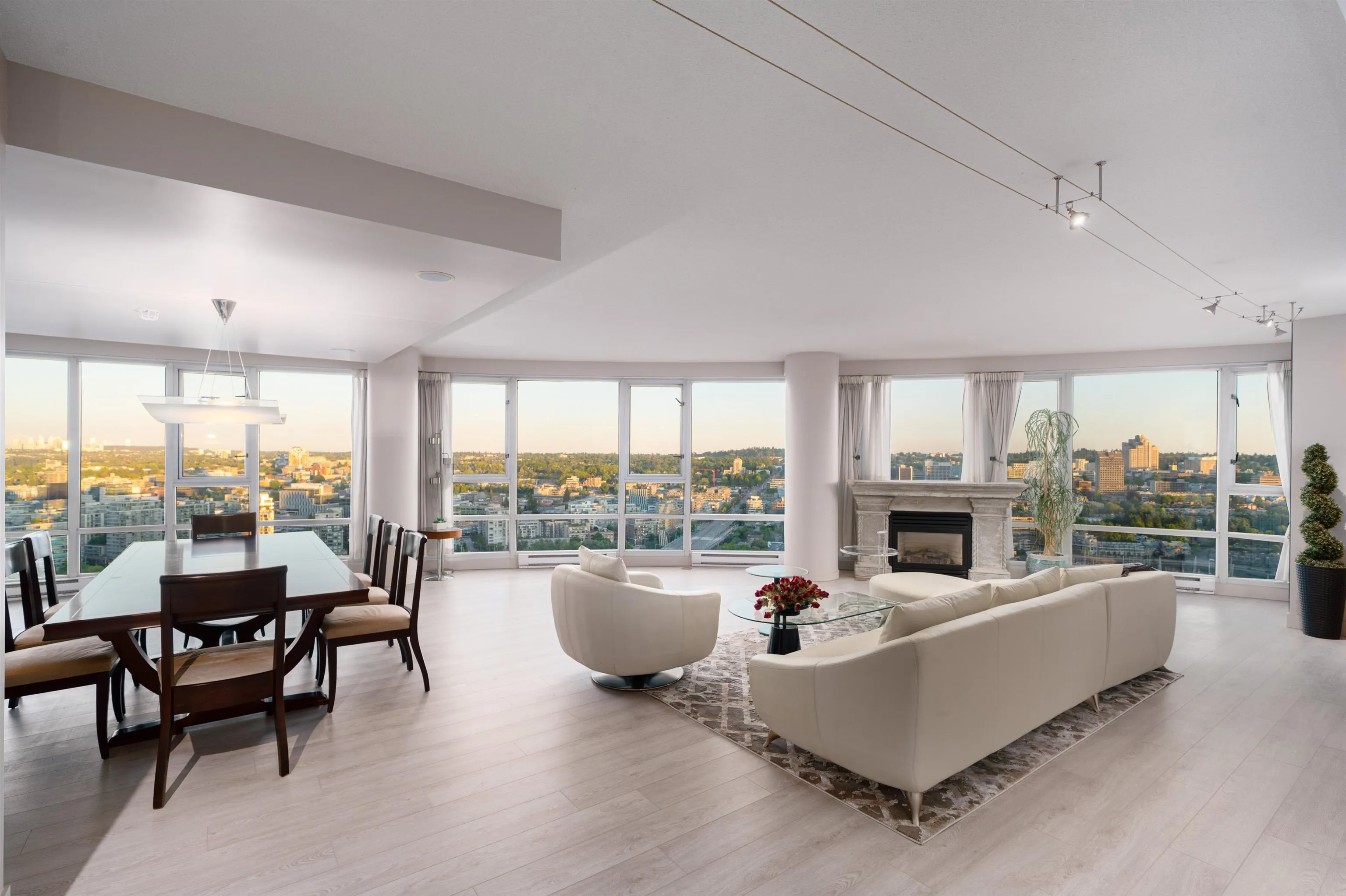 3903 1033 Marinaside Crescent