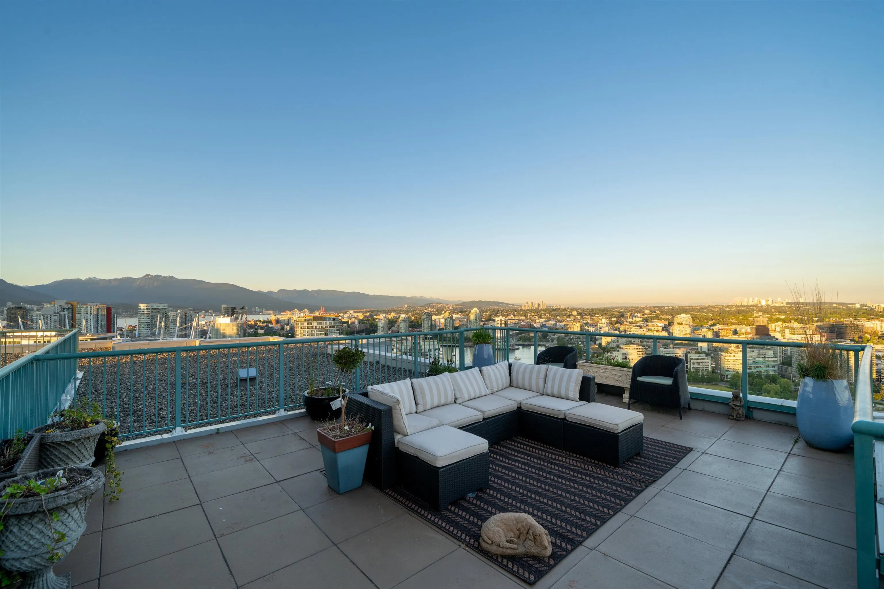 3903 1033 Marinaside Crescent