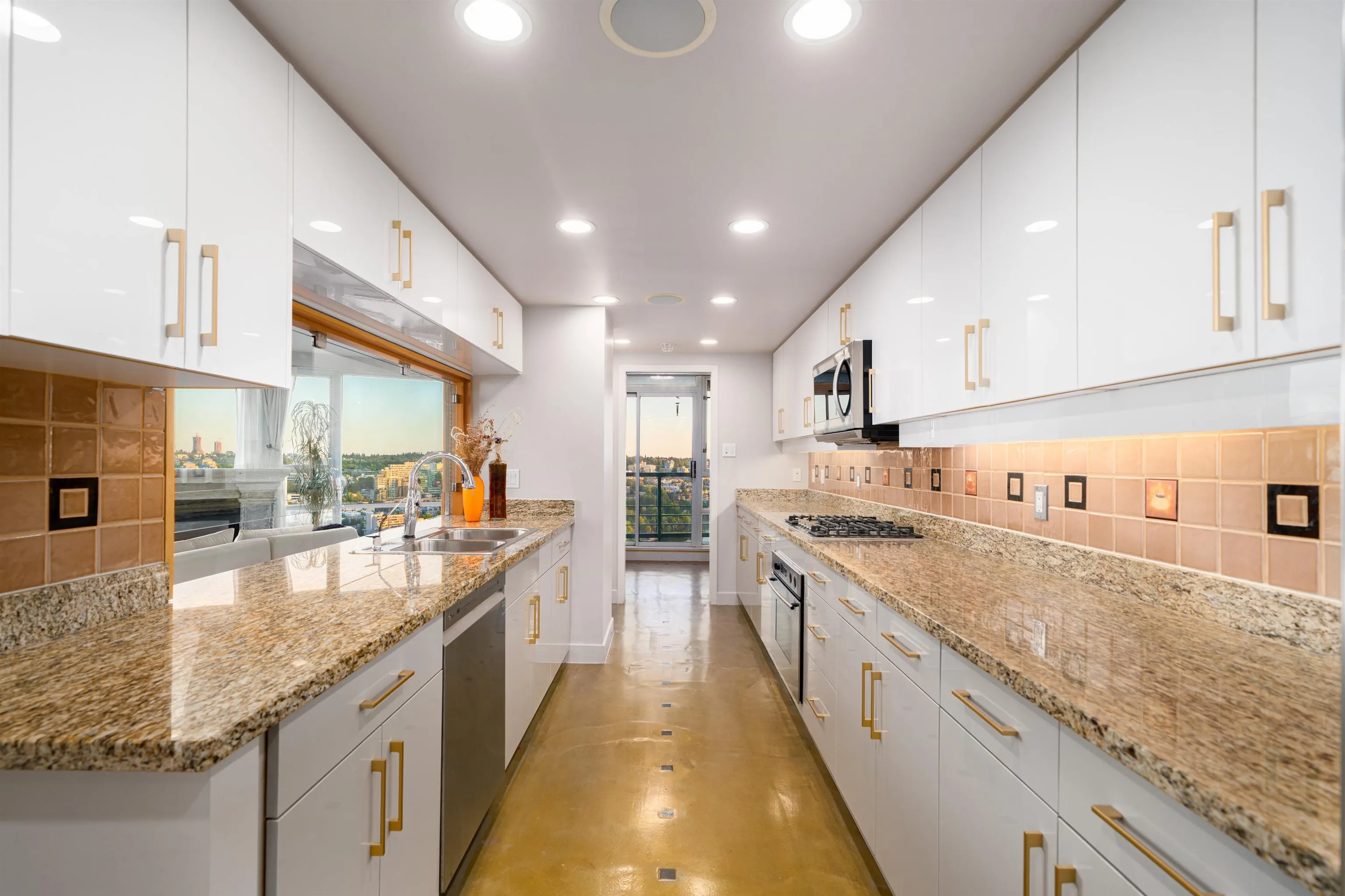 3903 1033 Marinaside Crescent