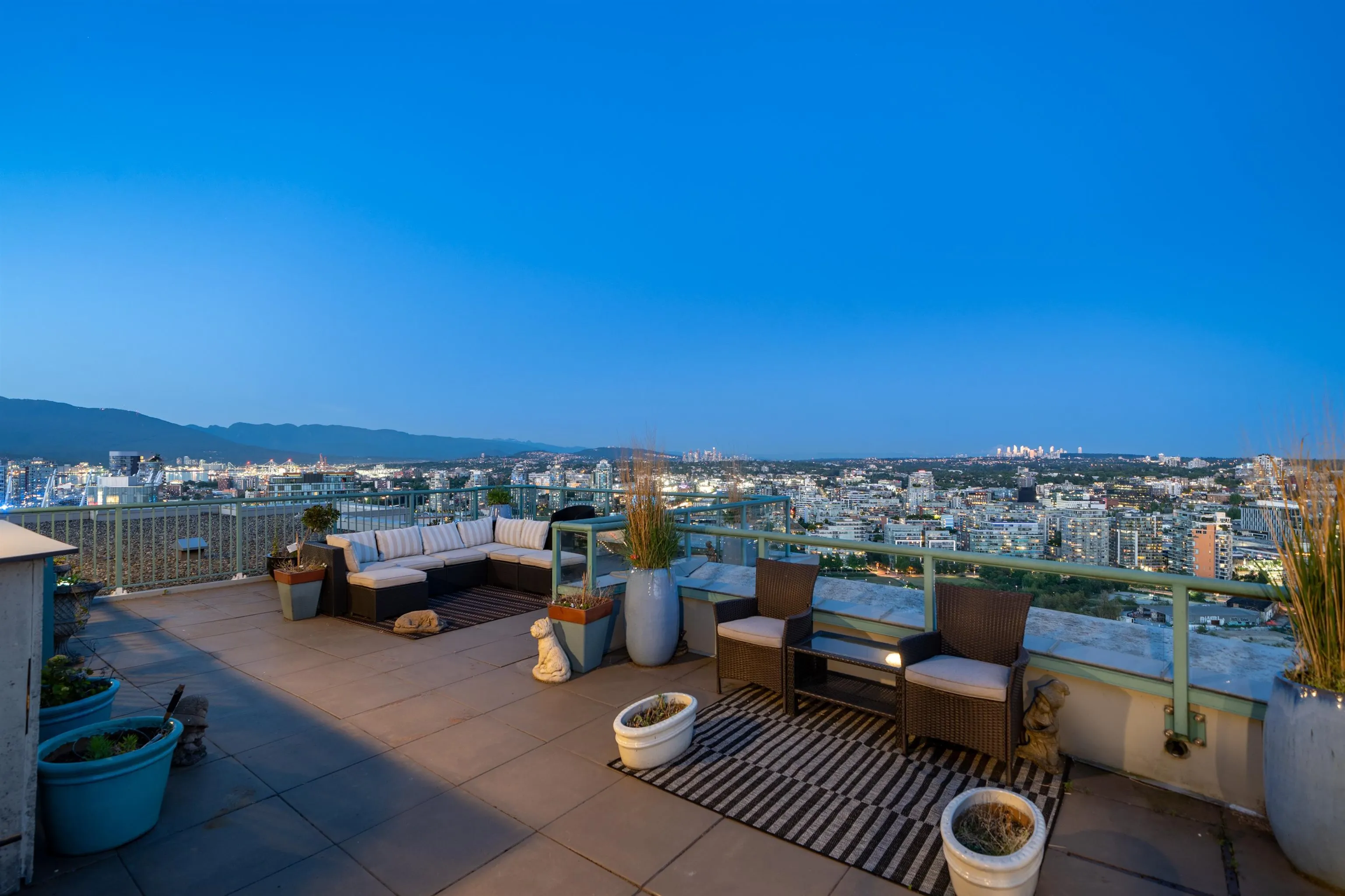 3903 1033 Marinaside Crescent