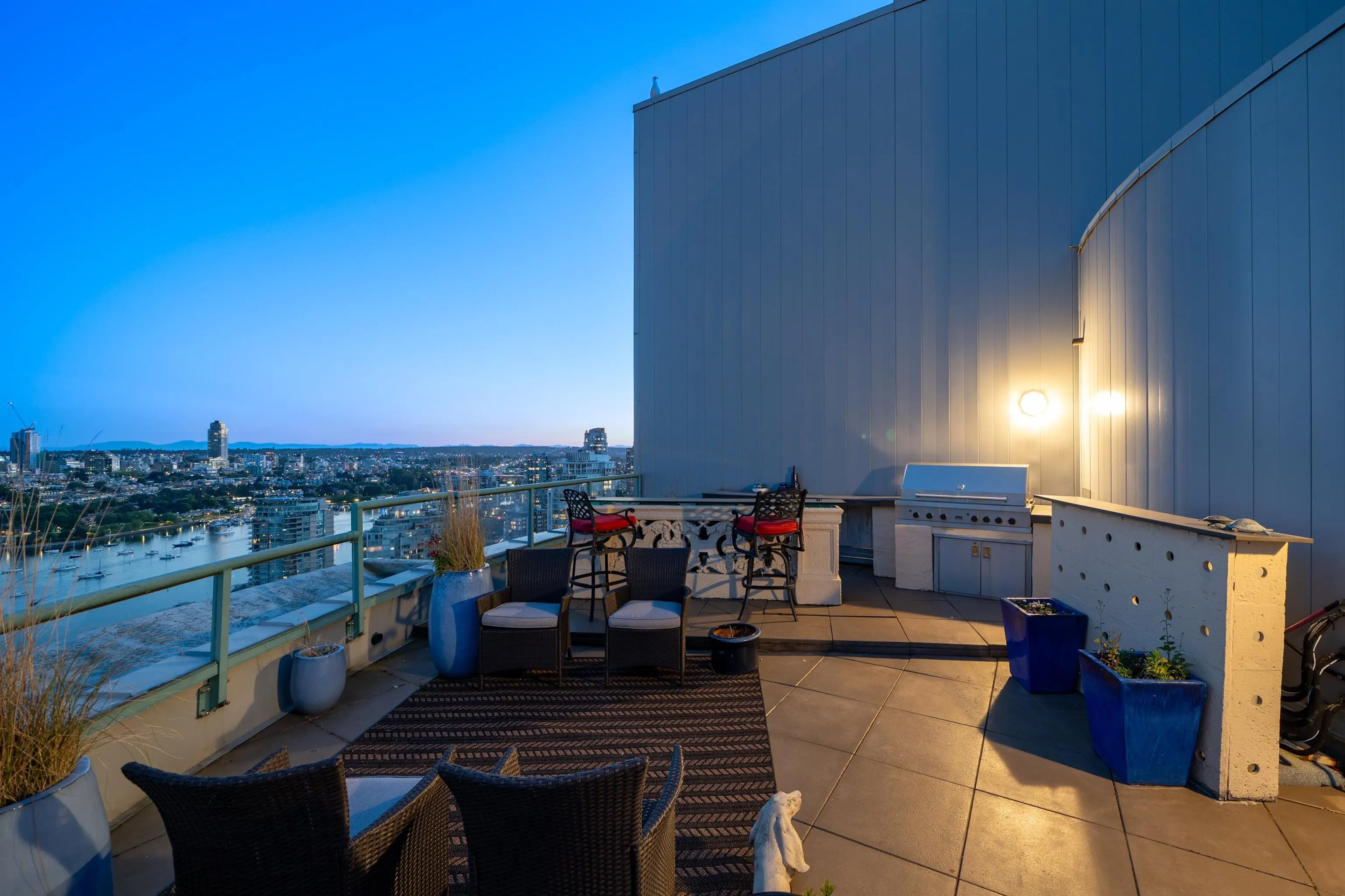3903 1033 Marinaside Crescent