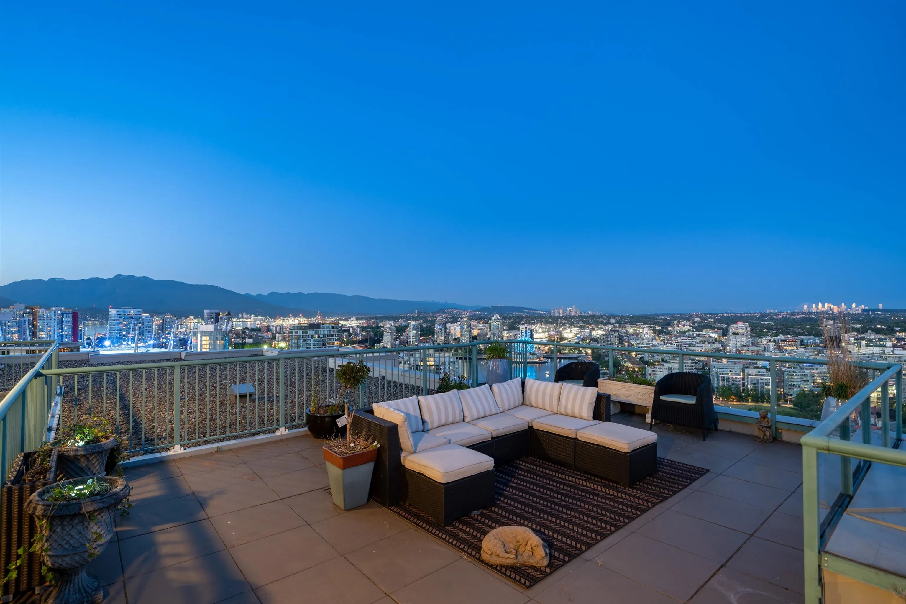 3903 1033 Marinaside Crescent