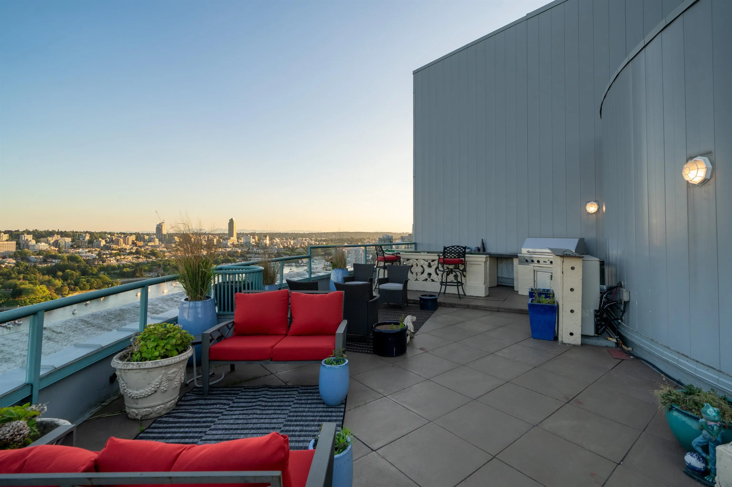 3903 1033 Marinaside Crescent