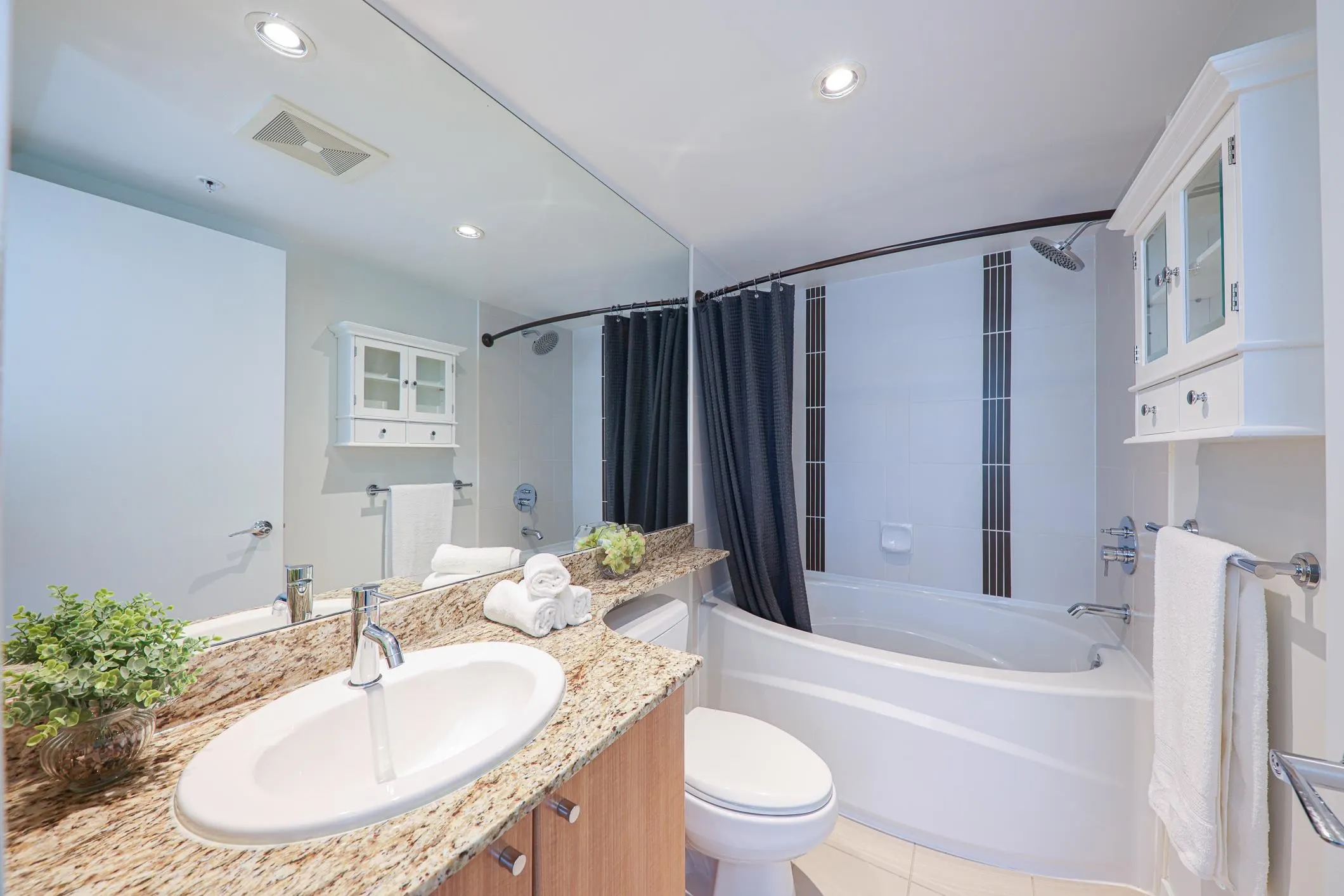 601 651 Nootka Way