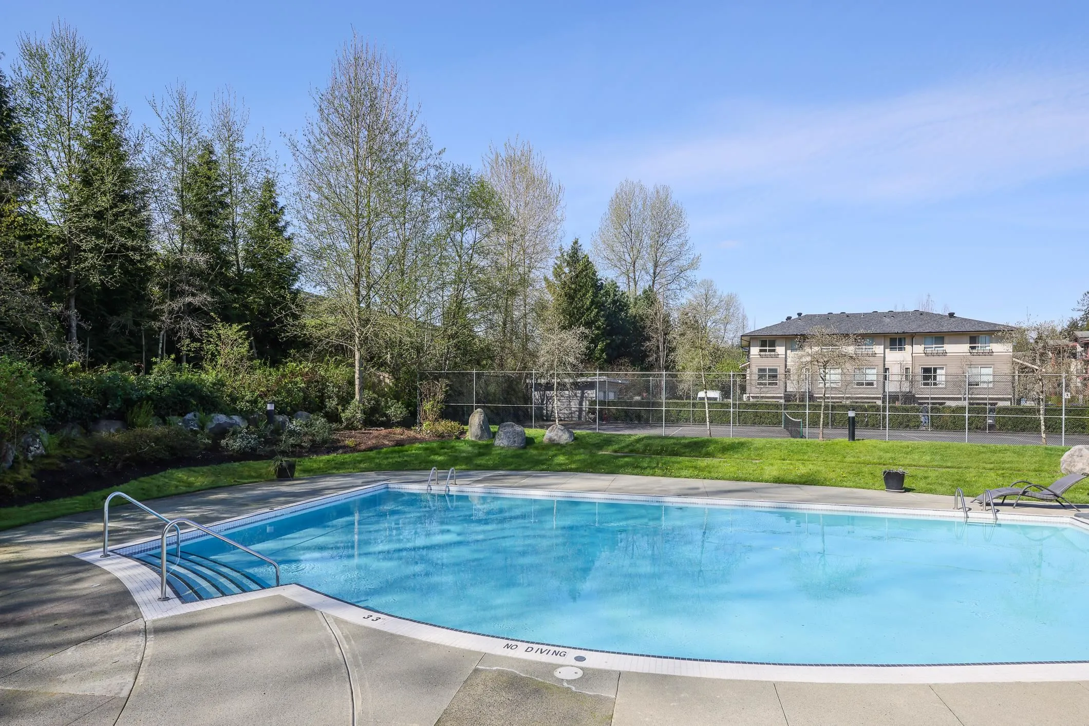 601 651 Nootka Way