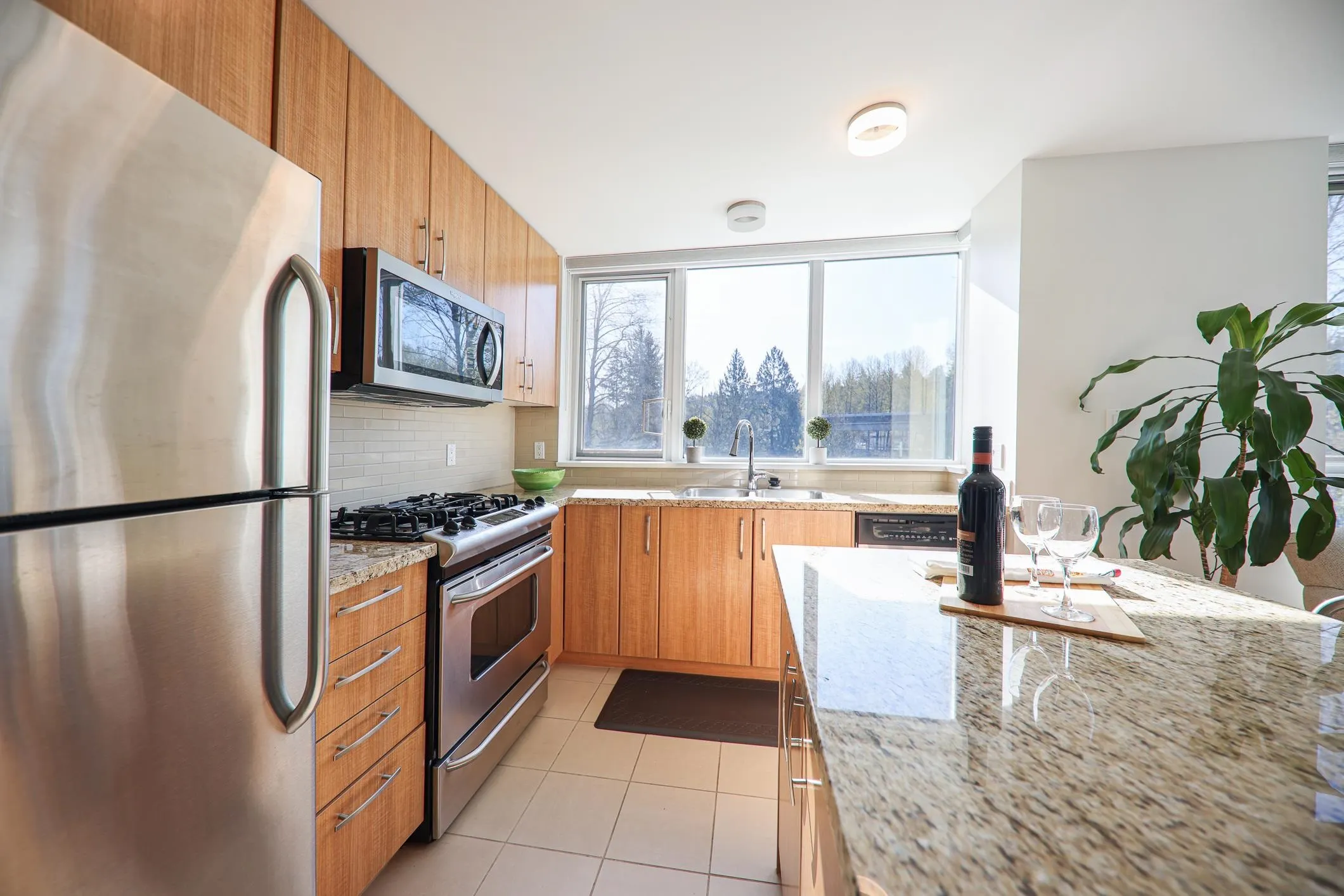 601 651 Nootka Way