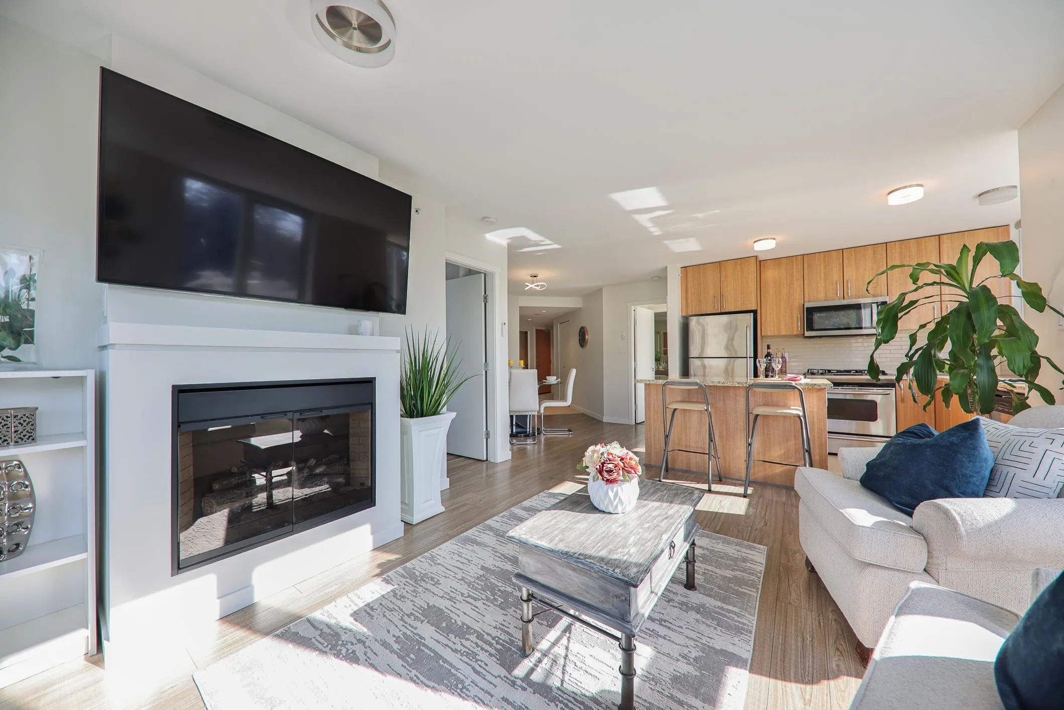 601 651 Nootka Way