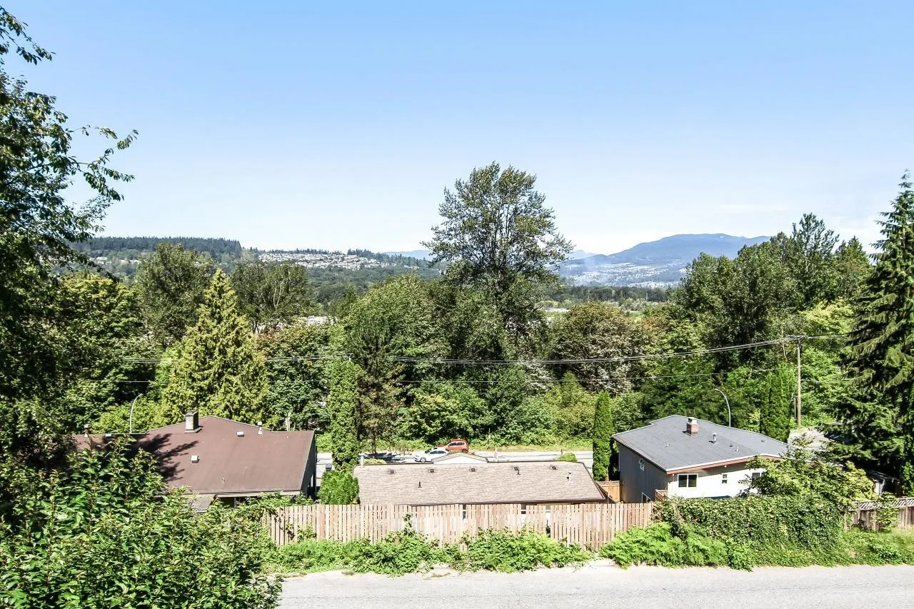 1525 Elinor Crescent