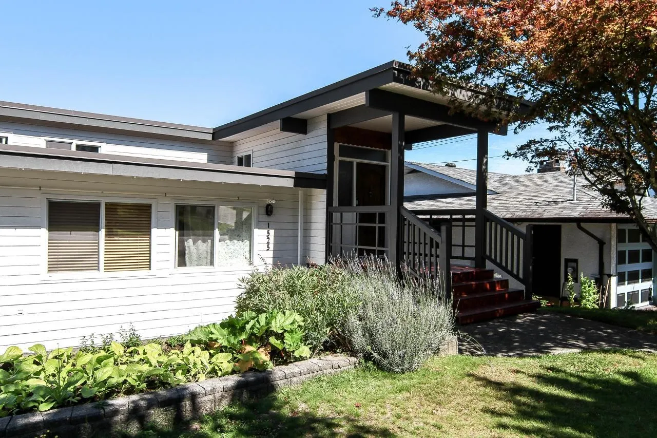 1525 Elinor Crescent