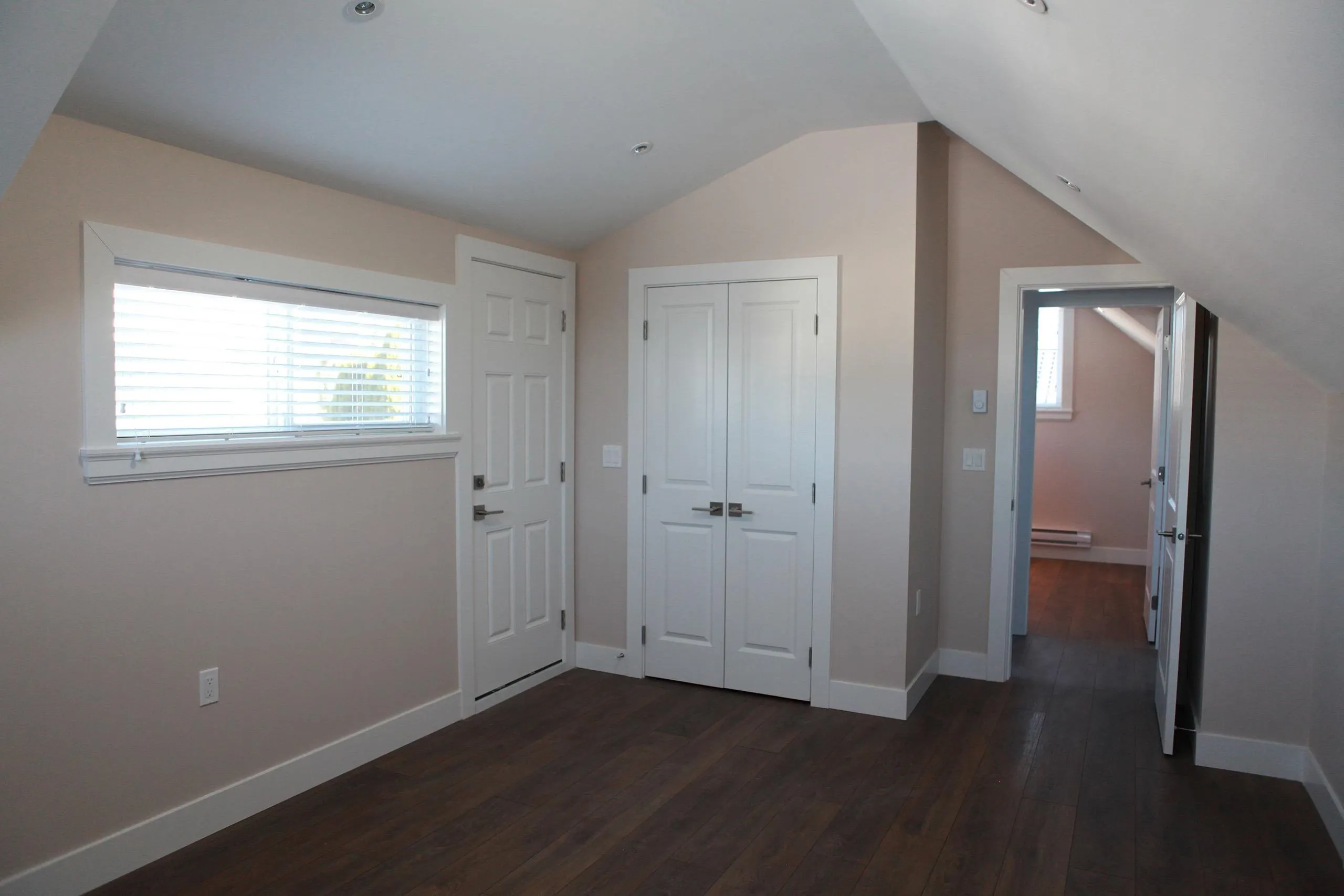 455 W 38th Avenue