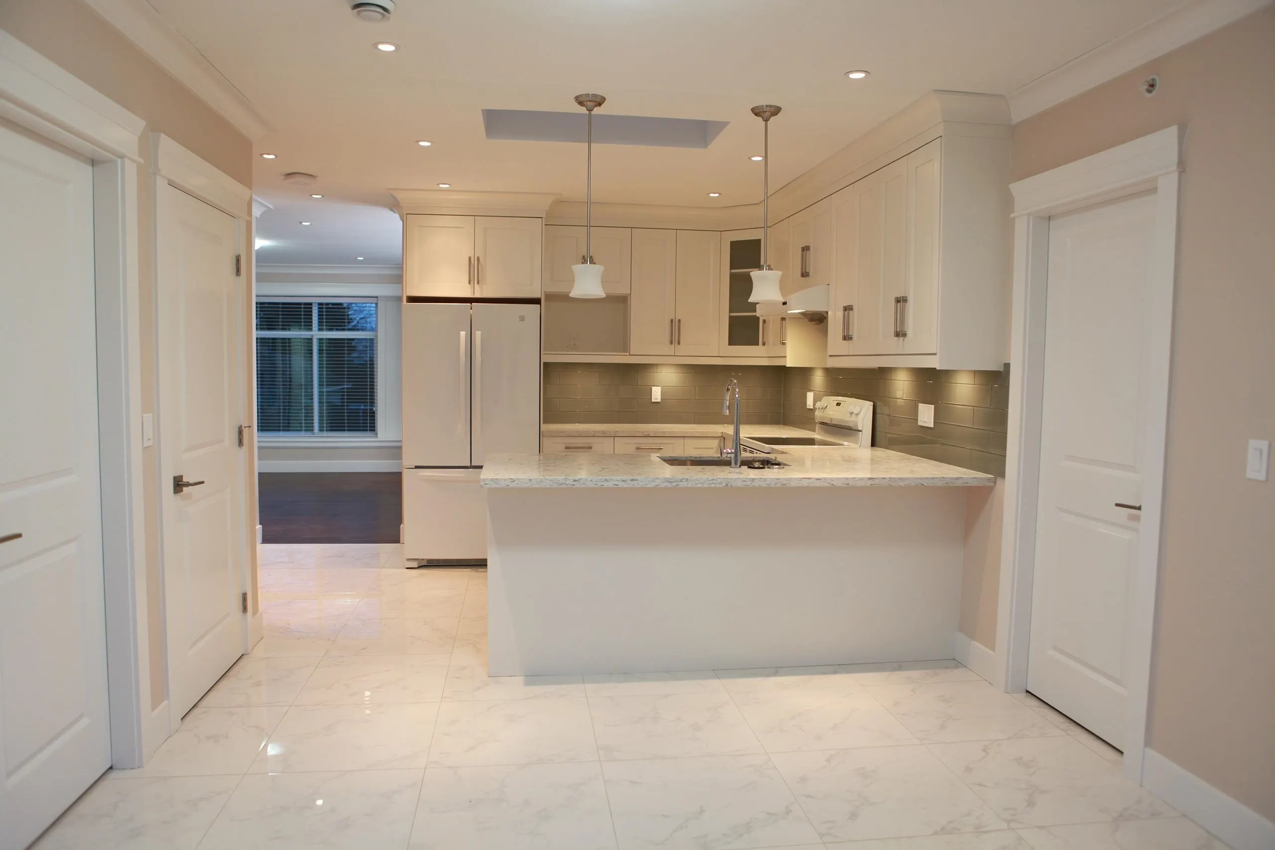 455 W 38th Avenue