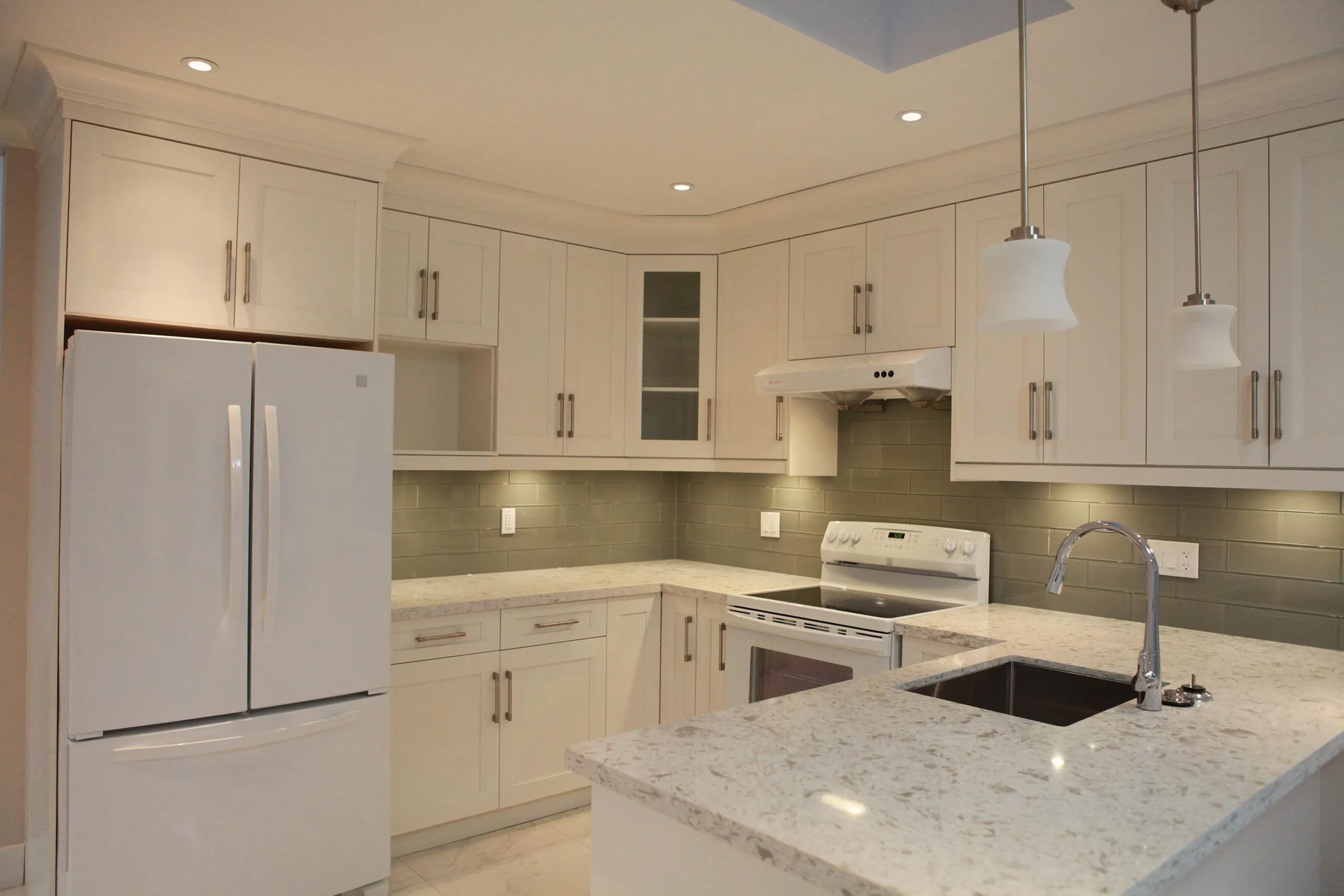 455 W 38th Avenue