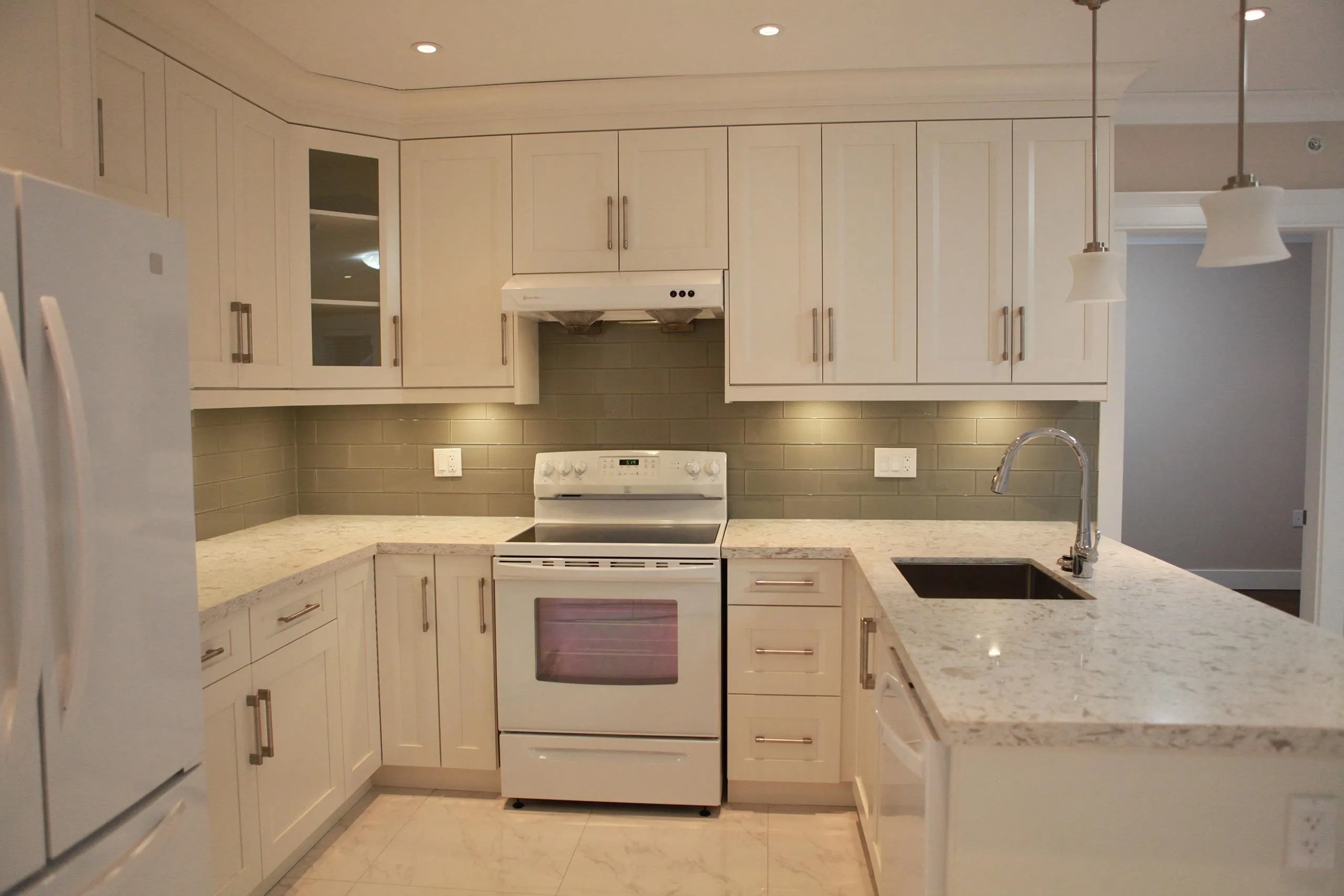 455 W 38th Avenue
