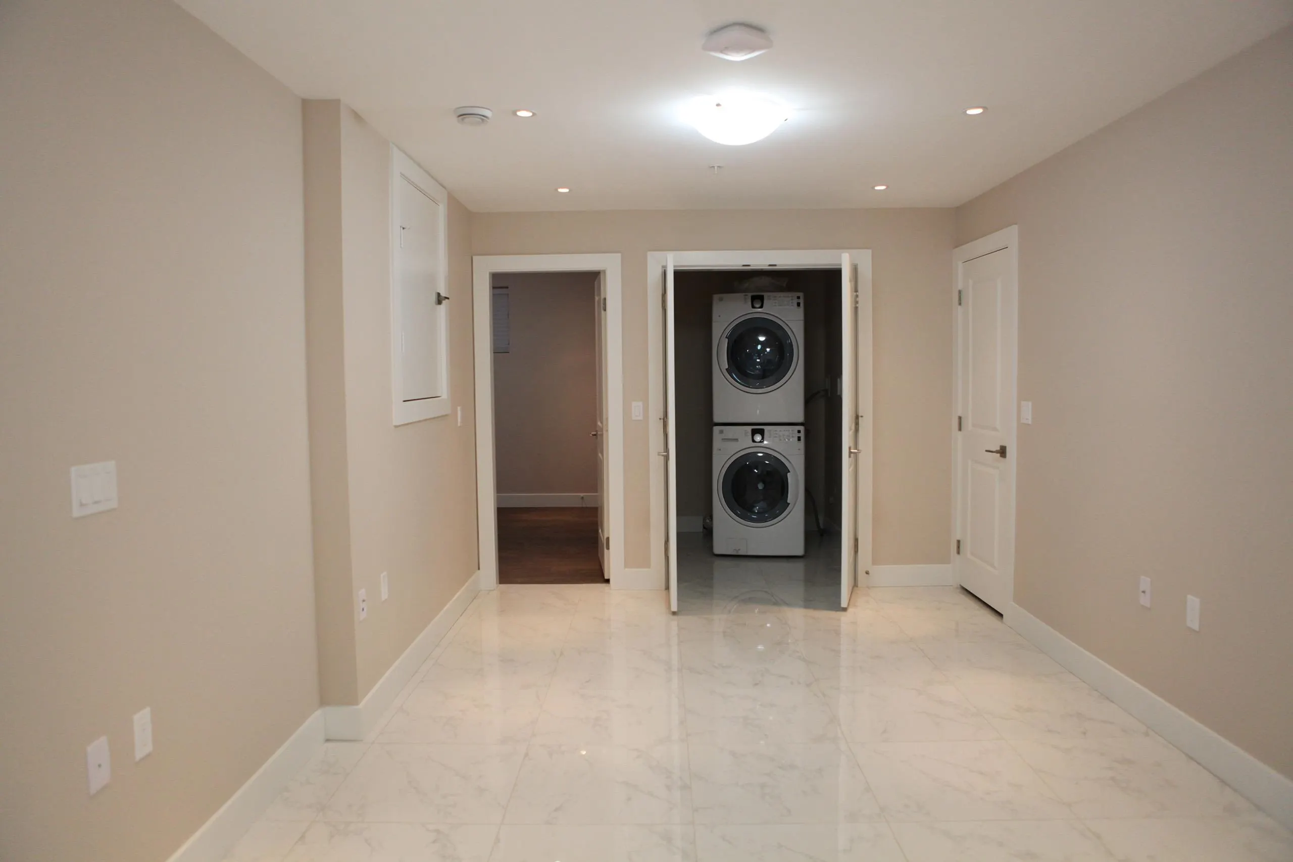 455 W 38th Avenue
