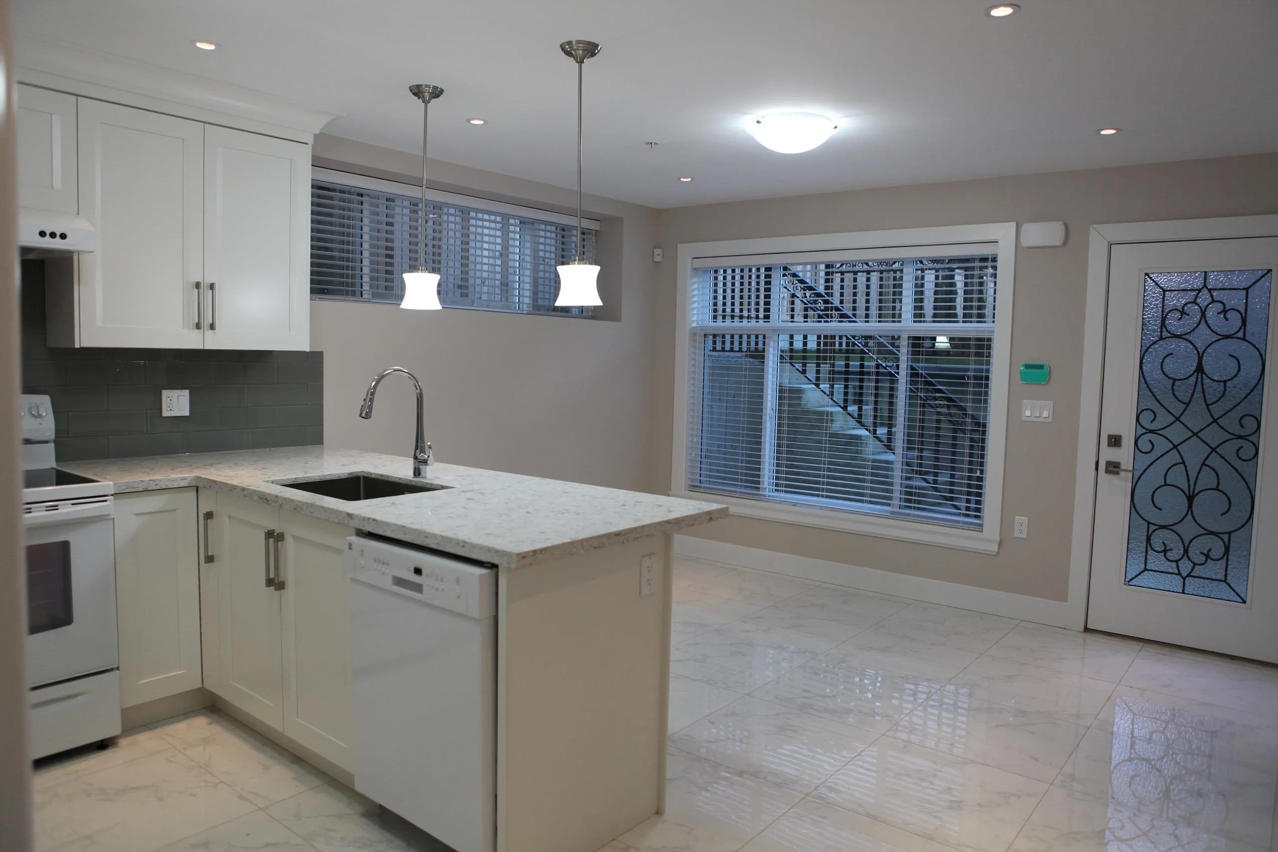 455 W 38th Avenue