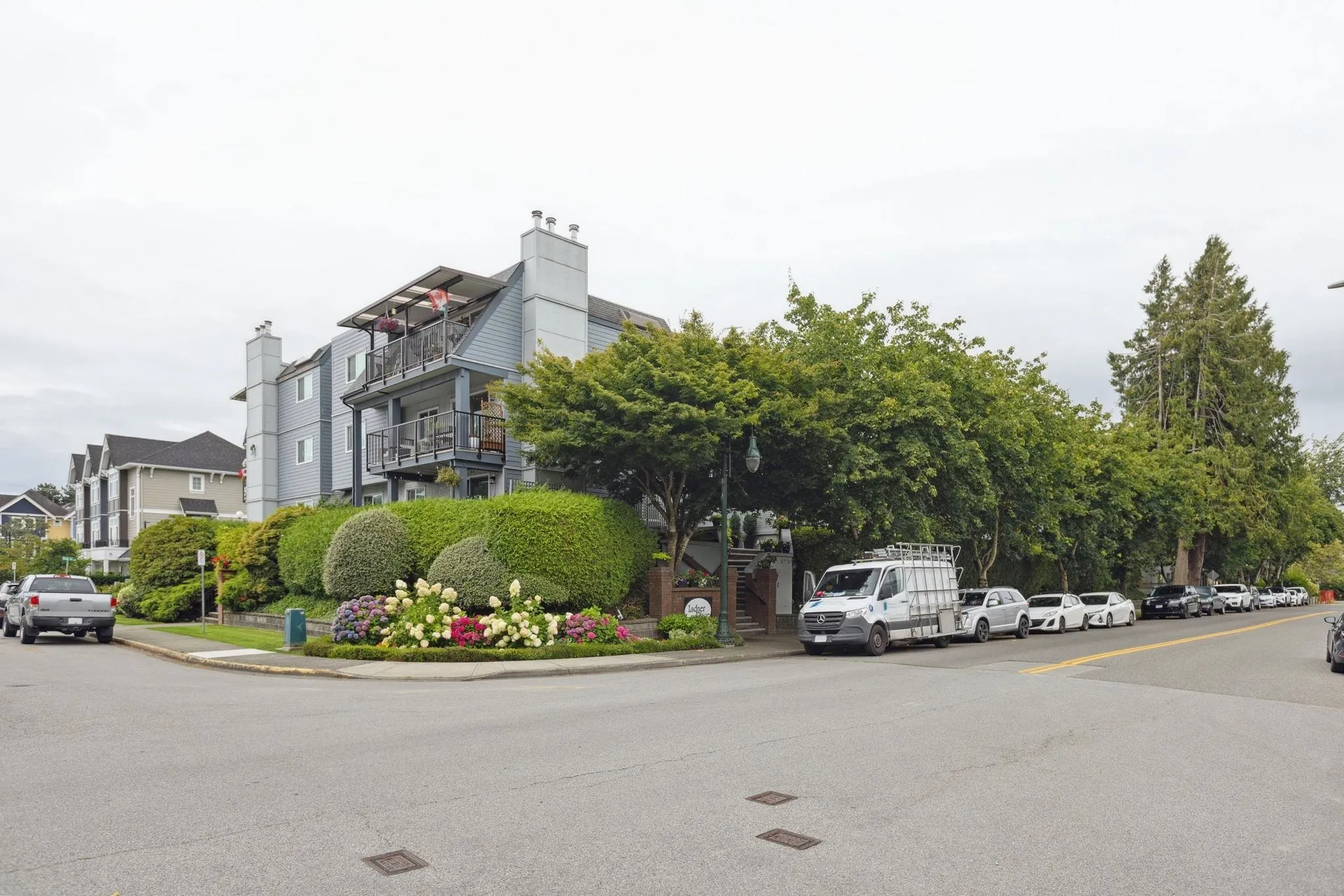 110 4926 48 Avenue