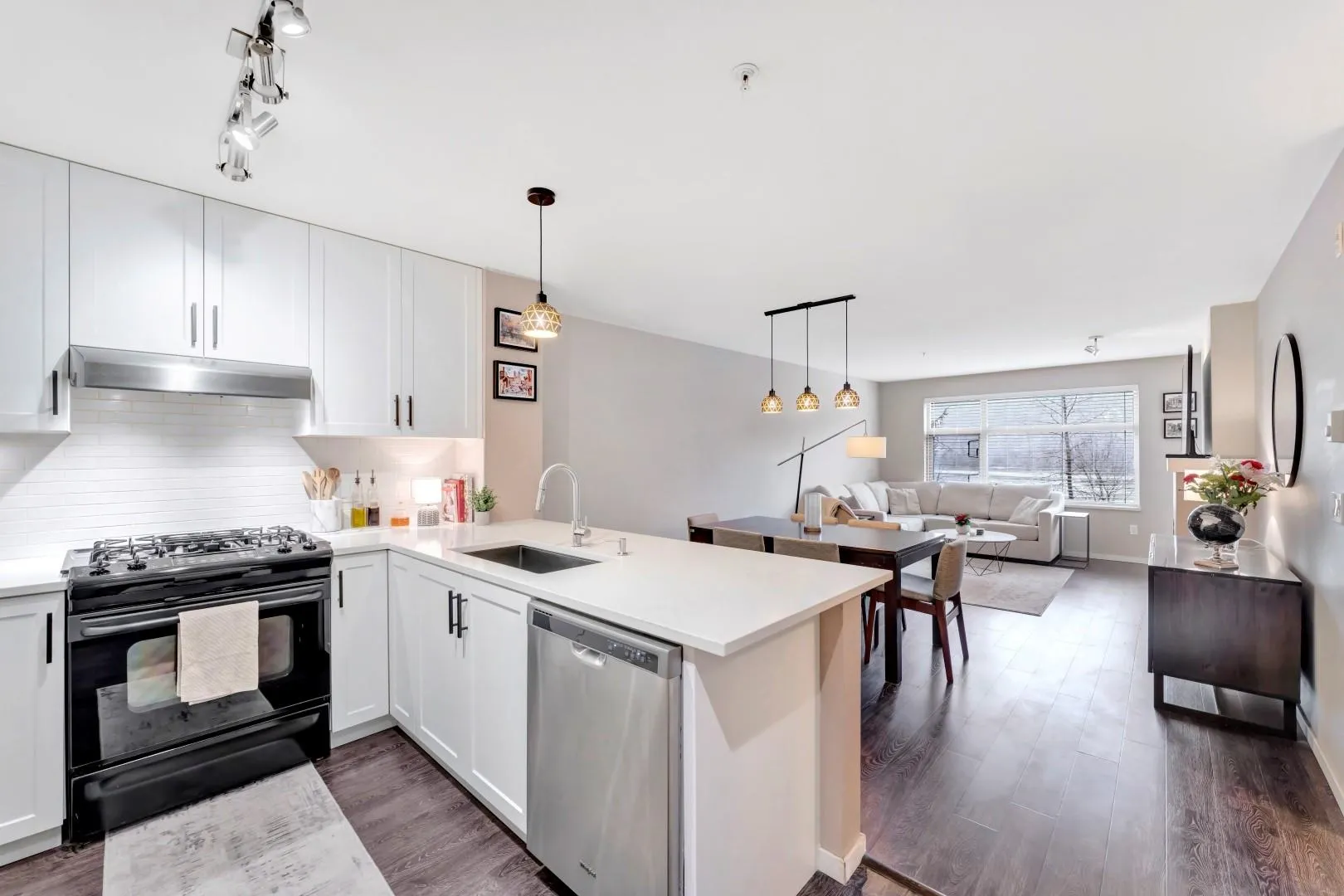 302 300 Klahanie Drive