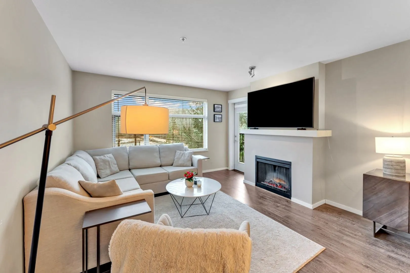 302 300 Klahanie Drive