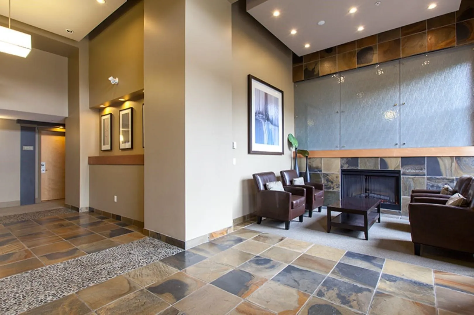 302 300 Klahanie Drive