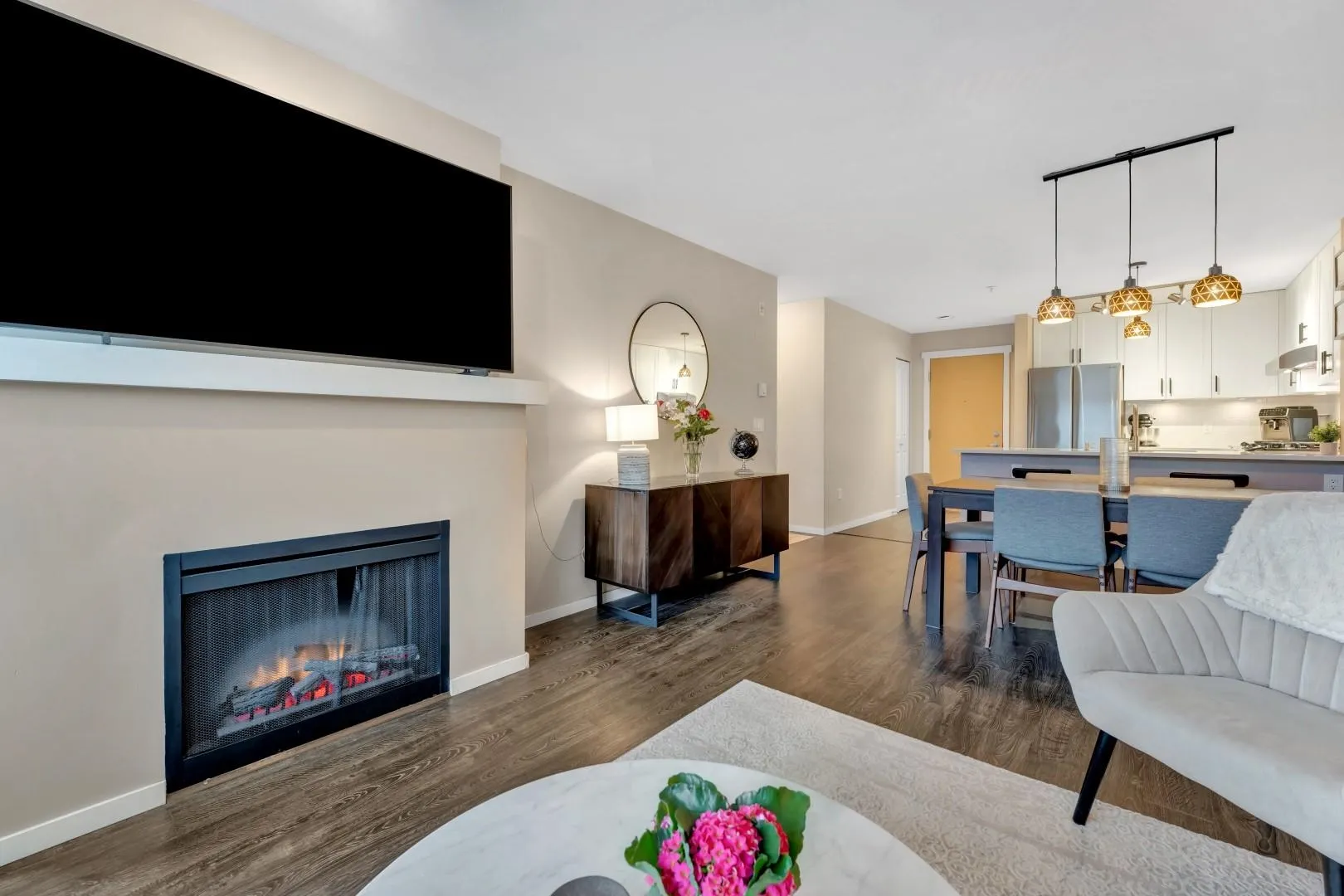 302 300 Klahanie Drive