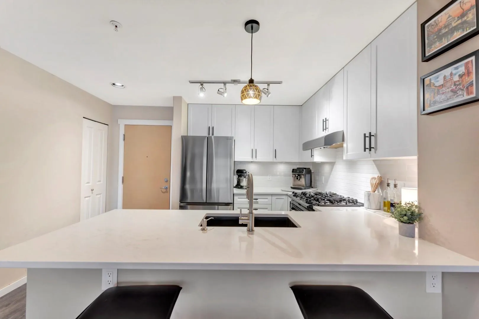 302 300 Klahanie Drive