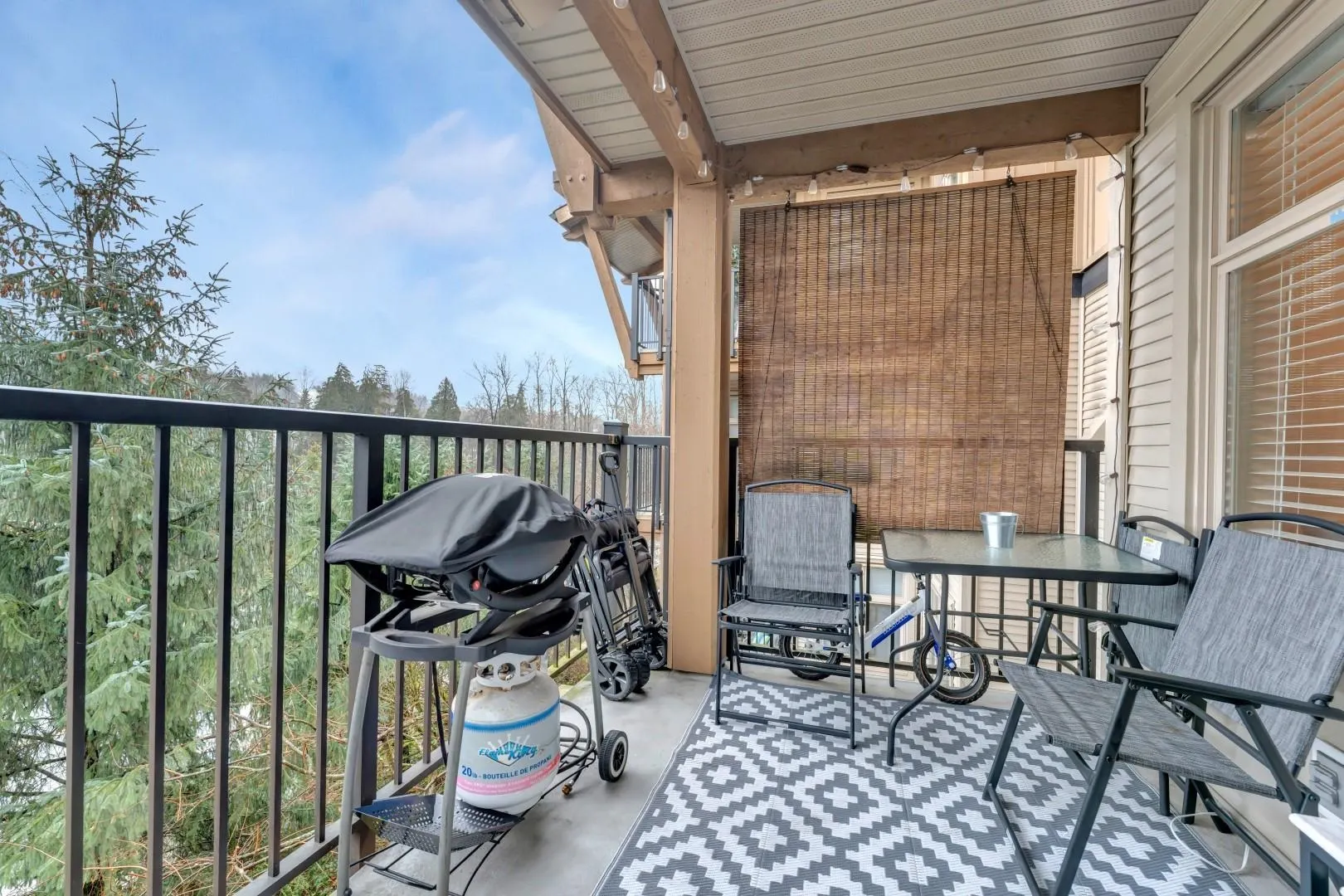 302 300 Klahanie Drive