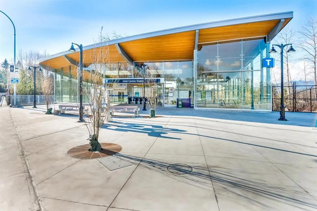 302 300 Klahanie Drive