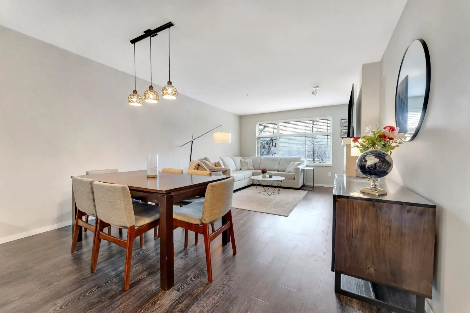 302 300 Klahanie Drive